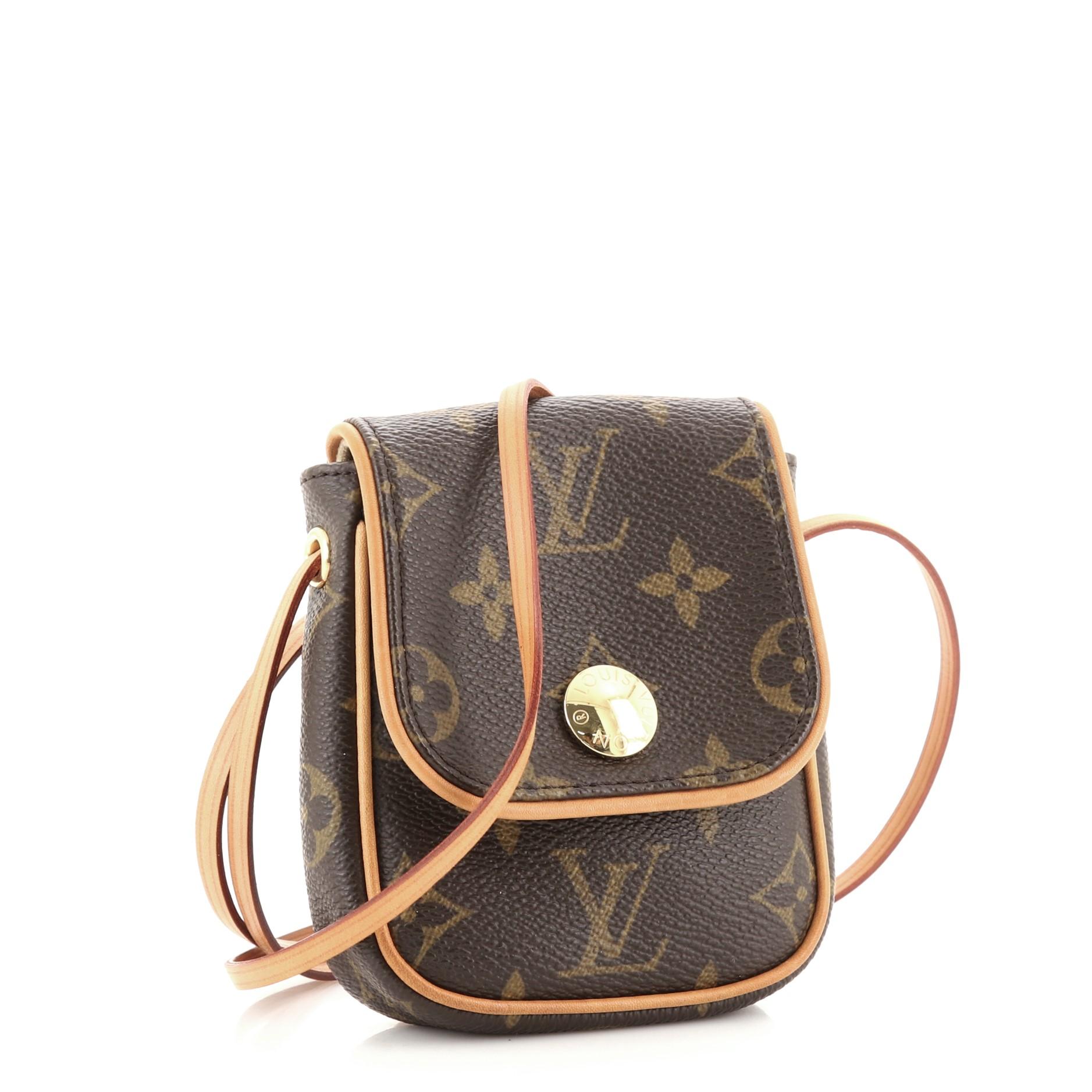 Condition: Great. Darkening, wear and watermarks on leather trims and strap, minor wear underneath flap and in interior, scratches on hardware.
Accessories: No Accessories
Measurements: Height 4.5