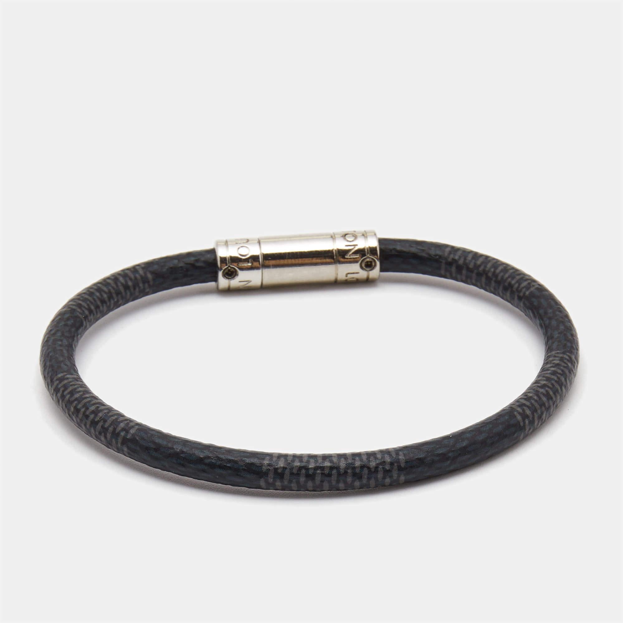 The iconic Keep It bracelet in historic Damier Ebene canvas is the perfect elegant accessory. The Louis Vuitton-engraved silver-tone lock is easy to open and close. Wear it every day and flaunt your fashion-forward choices.

Includes: Original