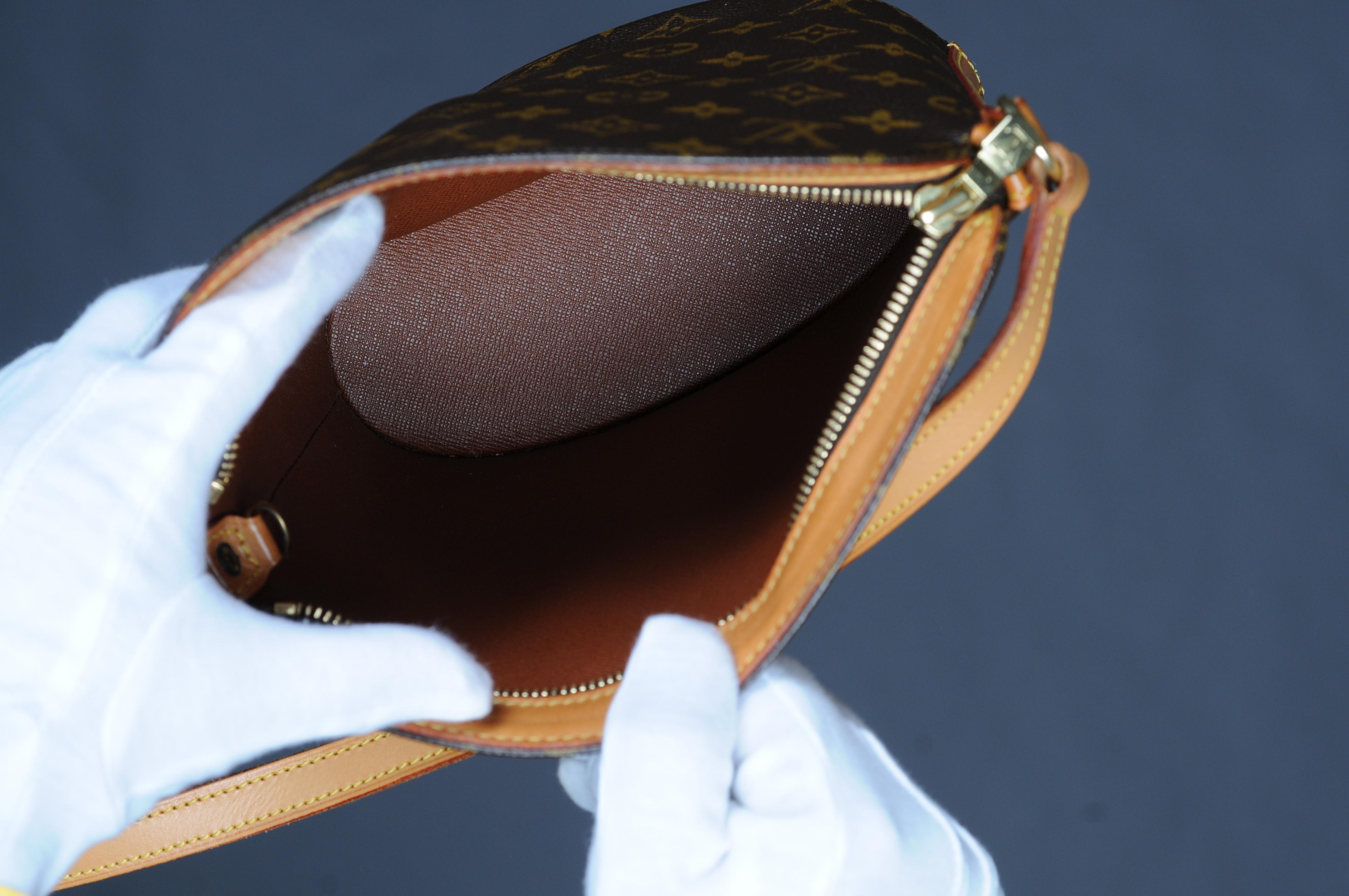 Louis Vuitton Drouot Umhängetasche aus Segeltuch   im Angebot 13