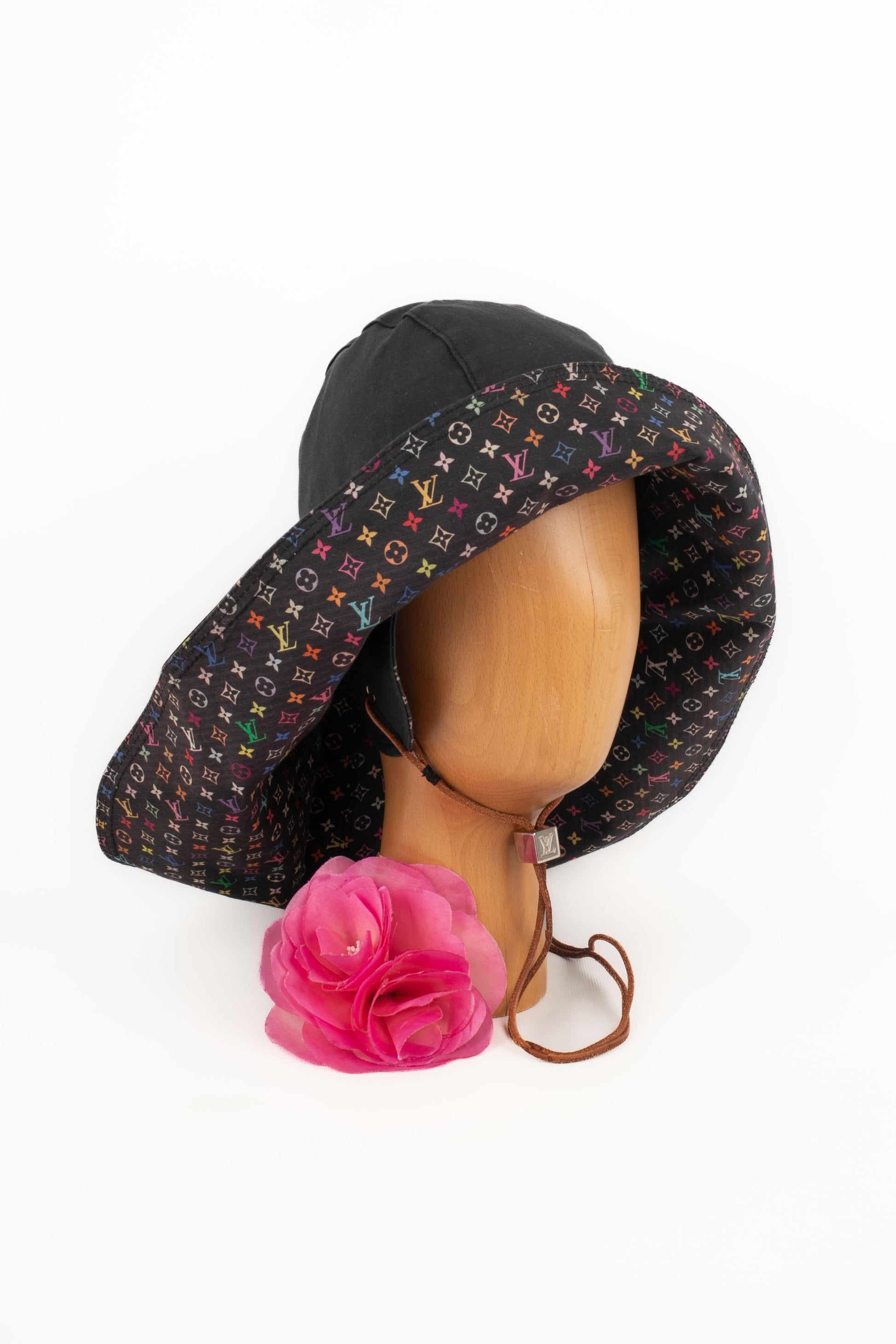 Cappello in tela Louis Vuitton in vendita 4
