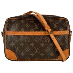Louis Vuitton Black Cross Body Bag - 16 For Sale on 1stDibs