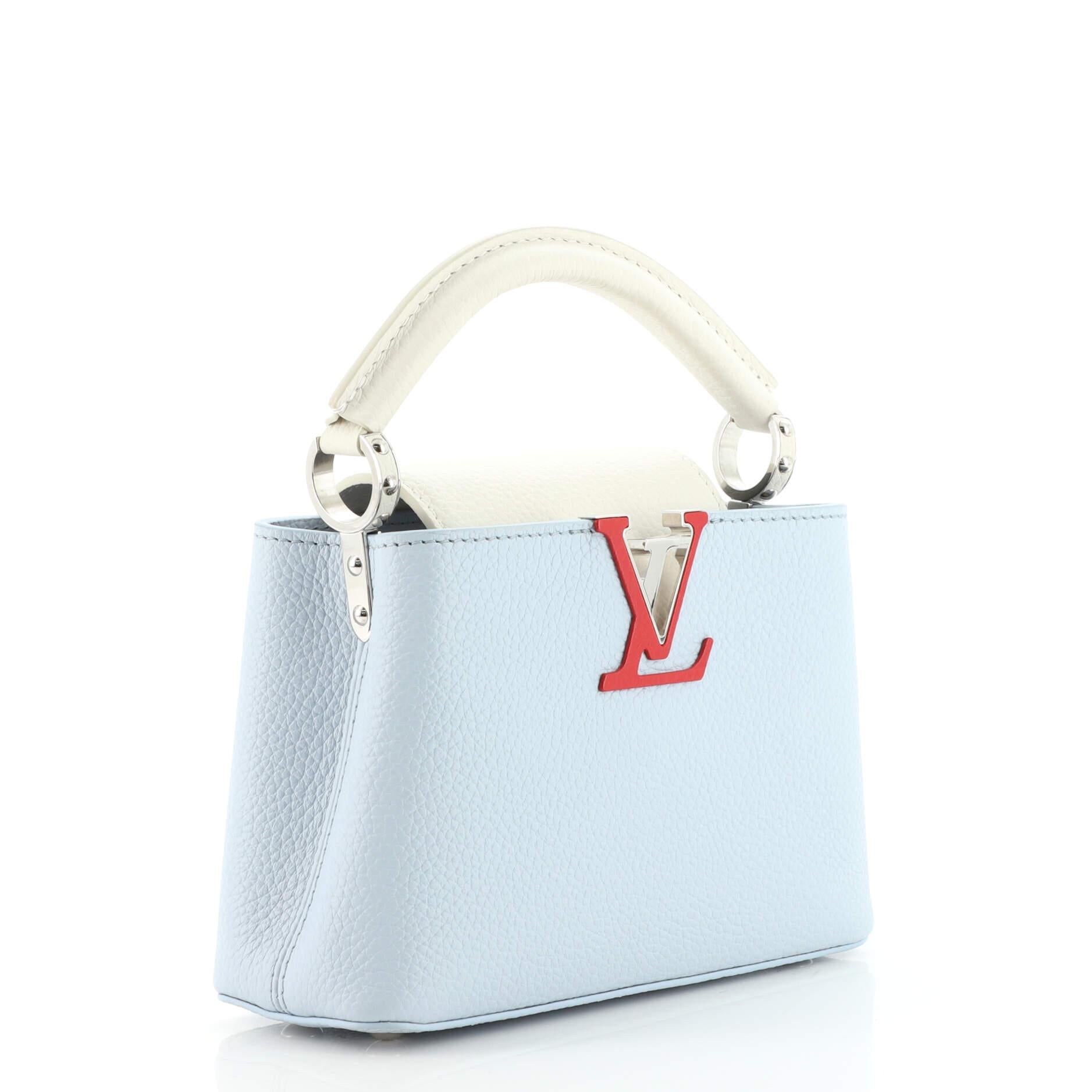 Condition: Excellent. Indentation on strap, scratches on hardware.
Accessories: With Strap
Measurements: Handle Drop 3