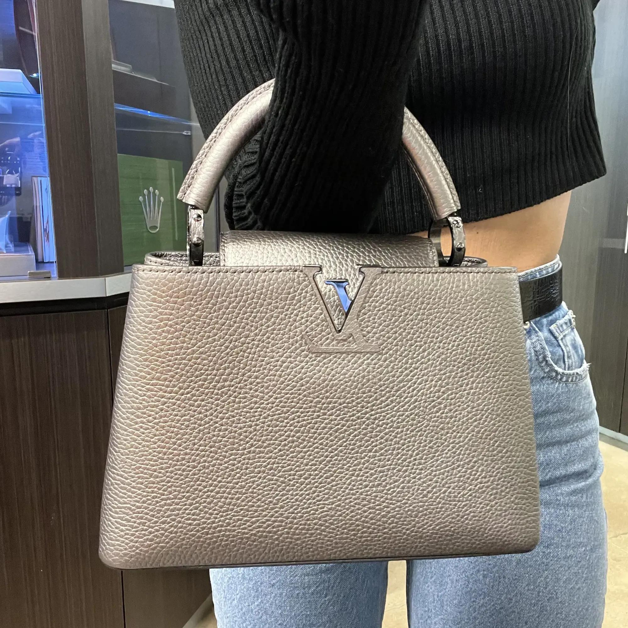 Louis Vuitton Capucines BB Metallic Grey Top Handle Handbag M21102 For Sale 4