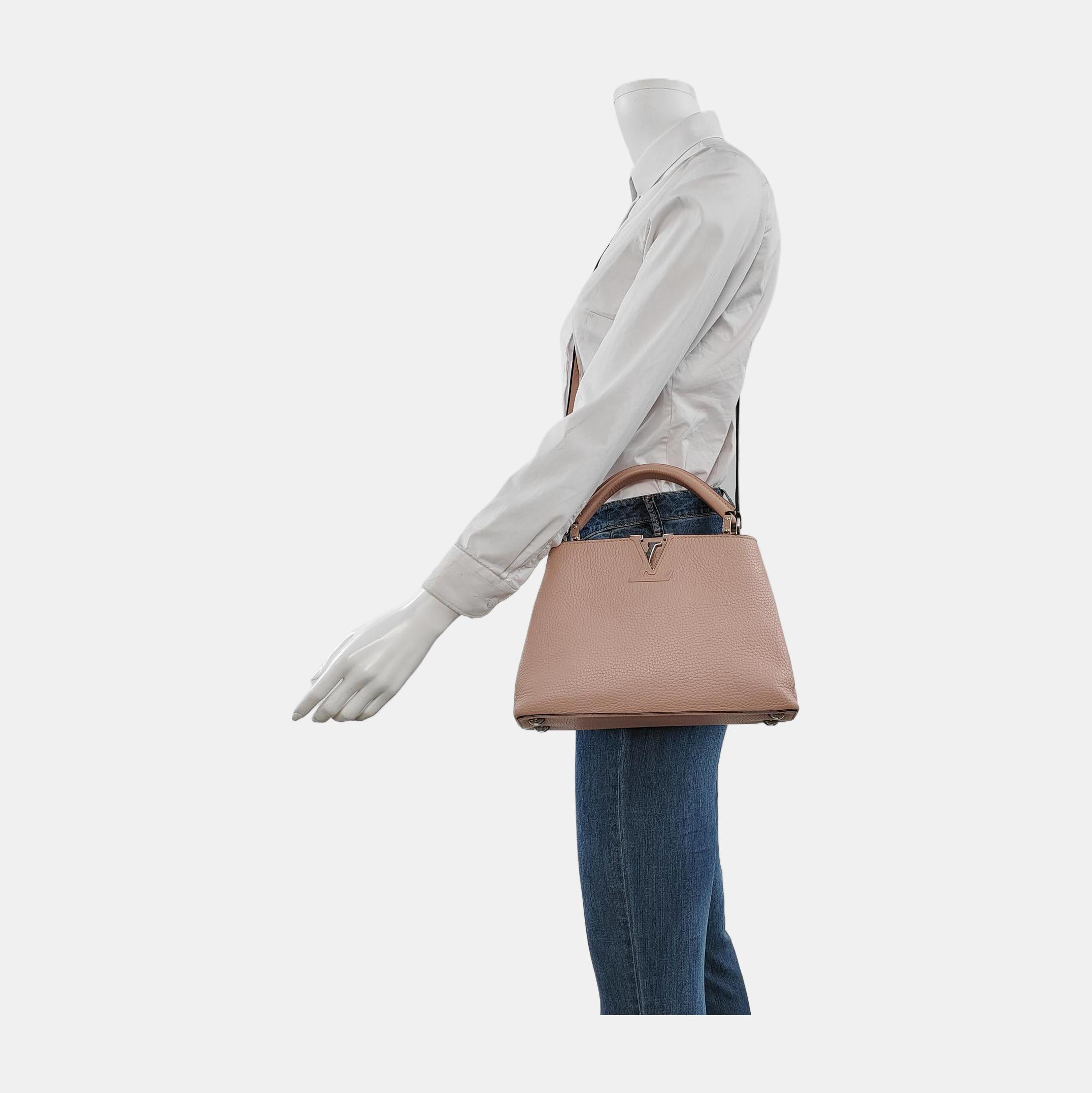 Zustand: SEHR GUT

Diese authentische Preloved / Preowned Louis Vuitton Tasche ist in sehr gutem Zustand mit leichten Gebrauchsspuren.  Kratzer an der Hardware. Abrieb an den Ecken und am Griff. Leichte Flecken auf dem Boden, dem Griff, dem Riemen
