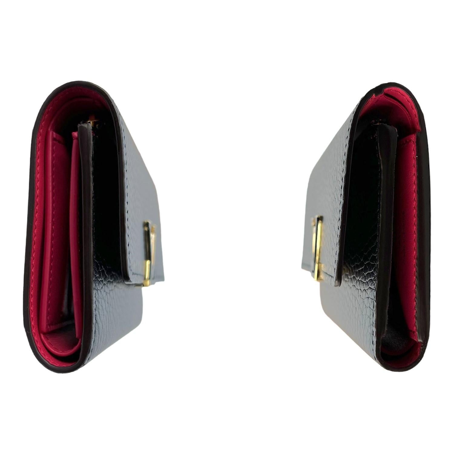 Women's Louis Vuitton Capucines Compact Wallet