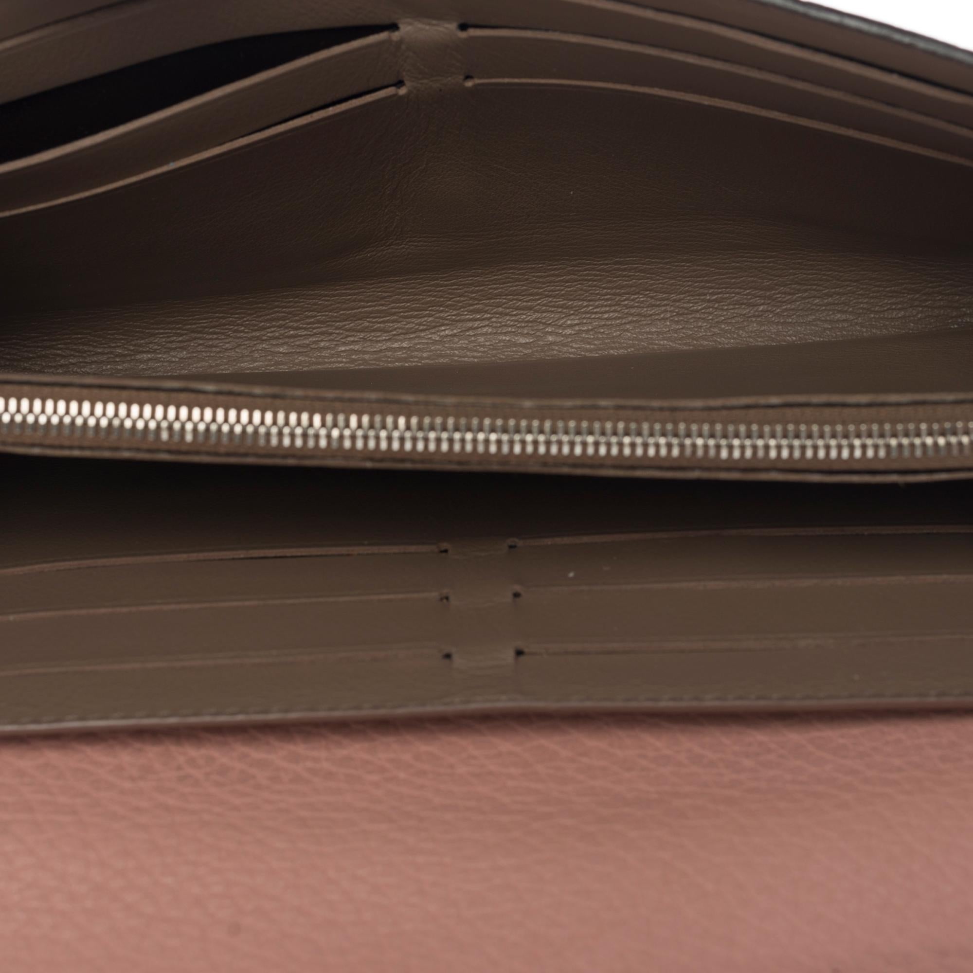 Louis Vuitton Capucines GM Wallet in Pink Taurillon leather and SHW For Sale 1