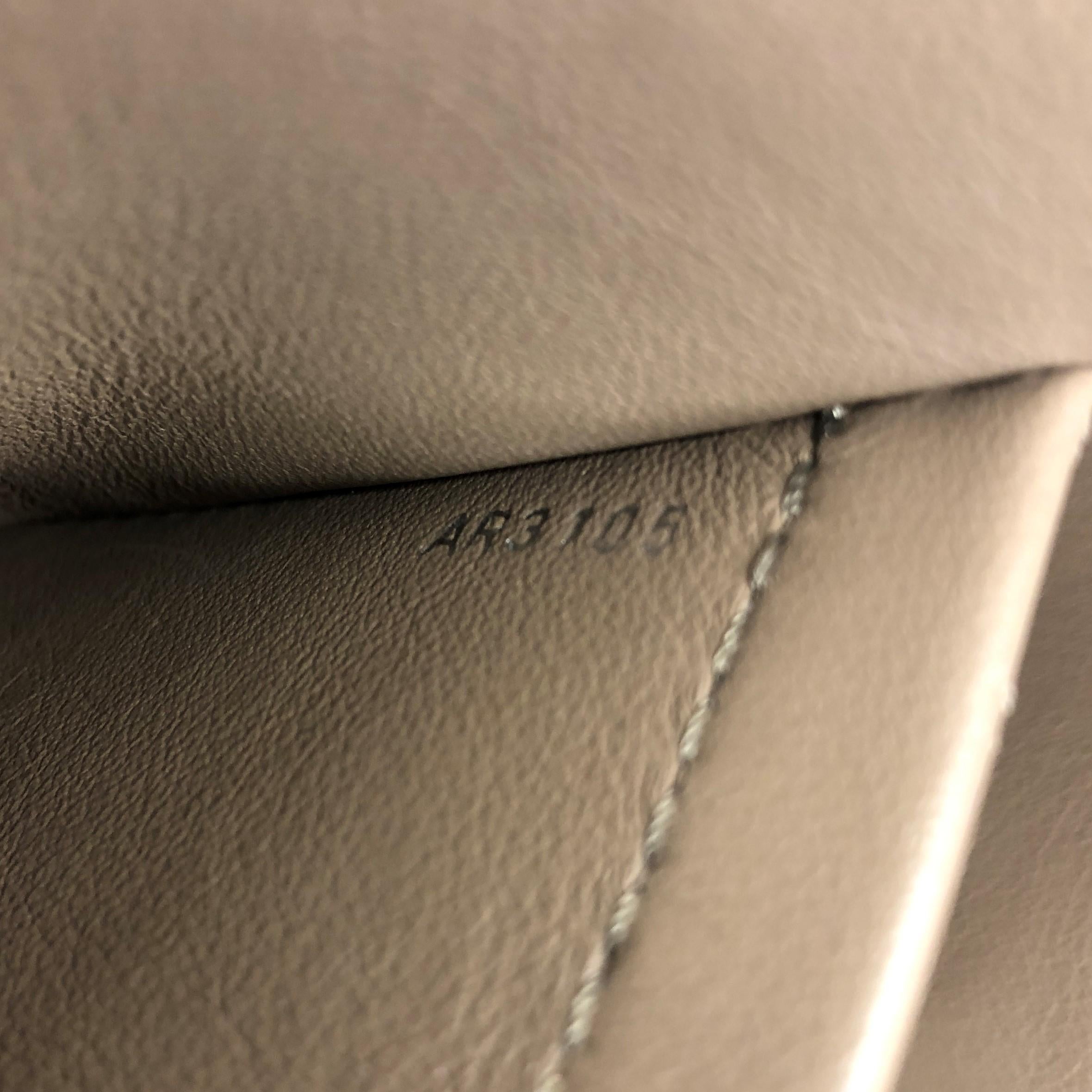 Louis Vuitton Capucines Handbag Leather MM 4