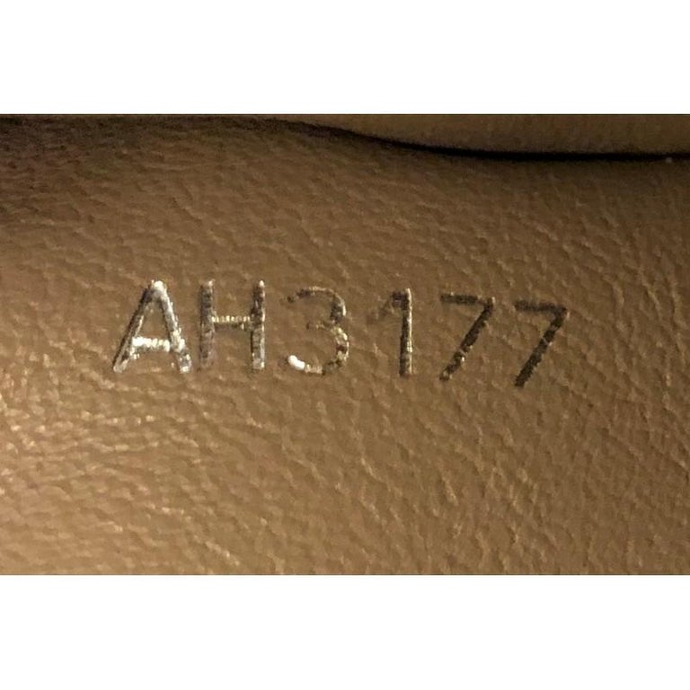 Capucines leather handbag Louis Vuitton Purple in Leather - 36743831