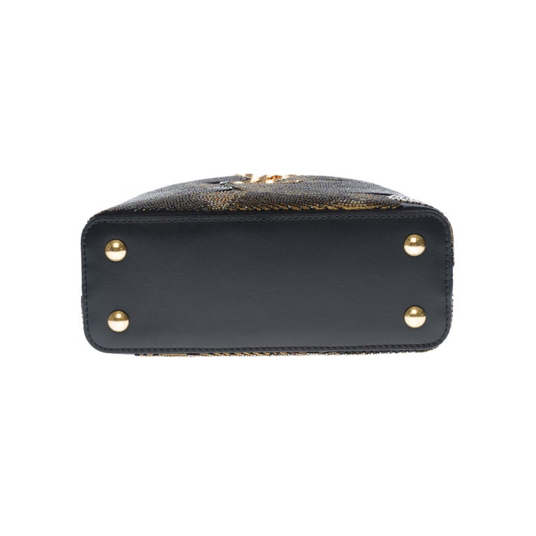 Louis Vuitton Capucines Mini handbag with strap in black and gold
