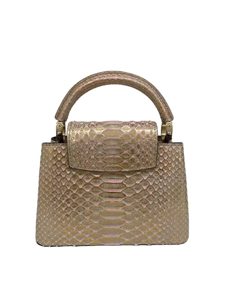 Mini sac Capucines Louis Vuitton en python rose/or En vente sur