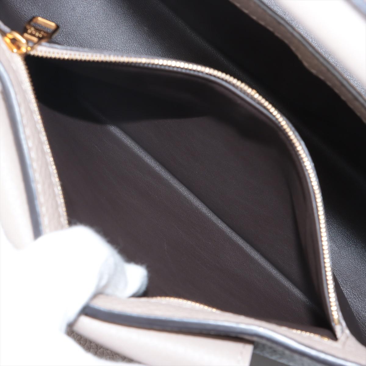 Louis Vuitton Capucines MM Galet For Sale 5