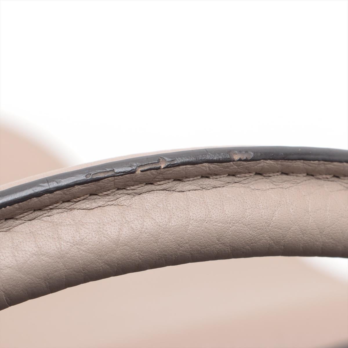 Louis Vuitton Capucines MM Galet For Sale 9