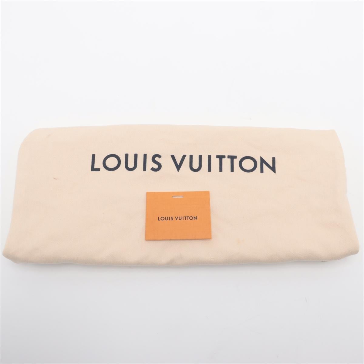 Louis Vuitton Capucines MM Galet For Sale 13