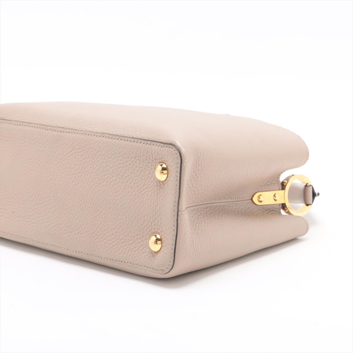 Louis Vuitton Capucines MM Galet In Good Condition For Sale In Humacao, PR