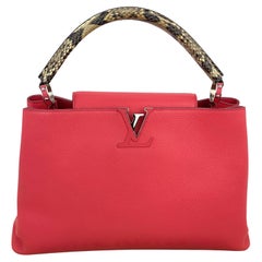 Louis Vuitton - Sac à bandoulière en cuir taurillon rouge rubis et python Capucines MM