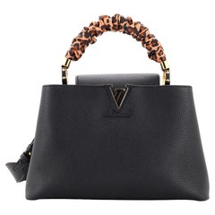Louis Vuitton Capucines Scrunchie-Handtasche aus Leder MM