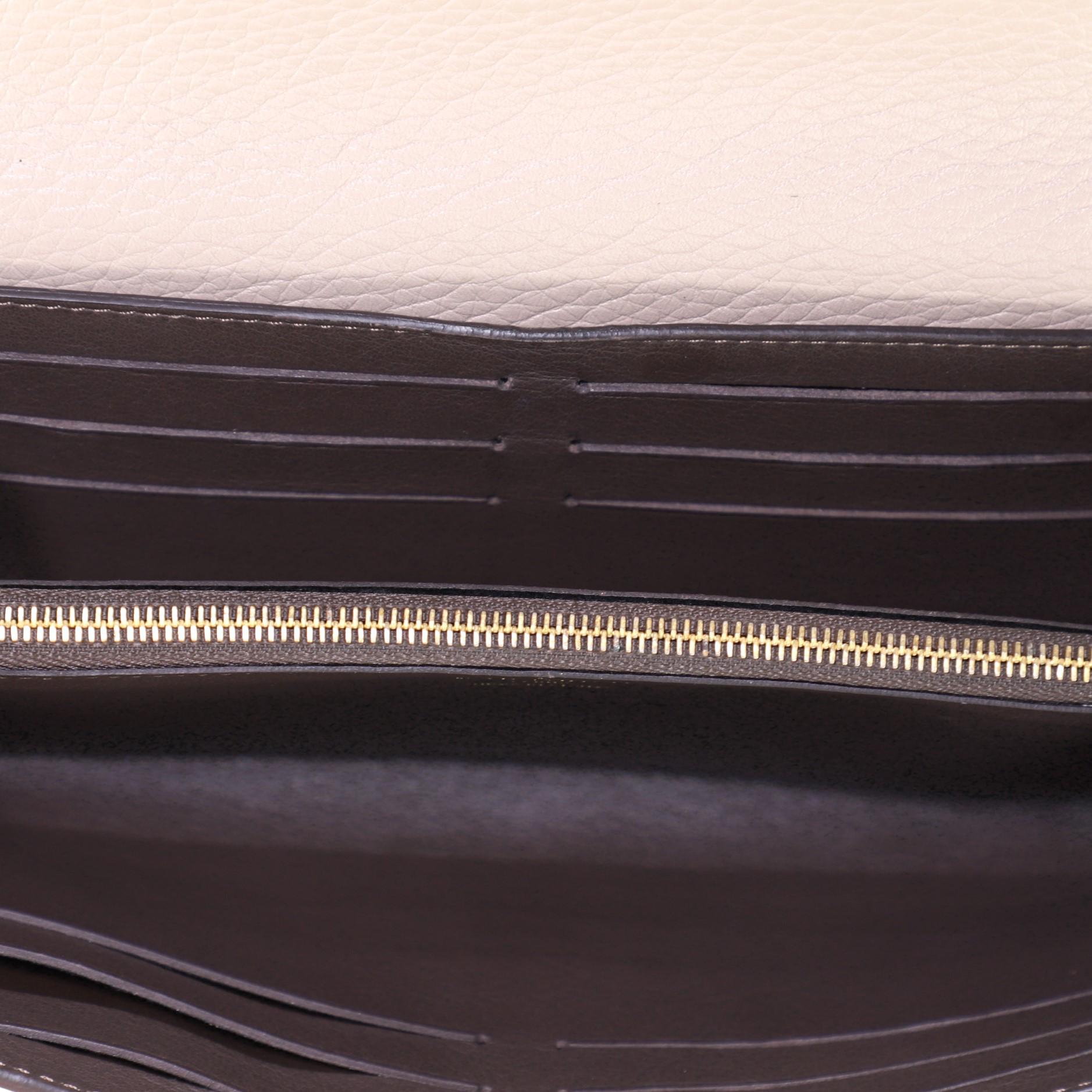 Women's or Men's Louis Vuitton Capucines Wallet Leather