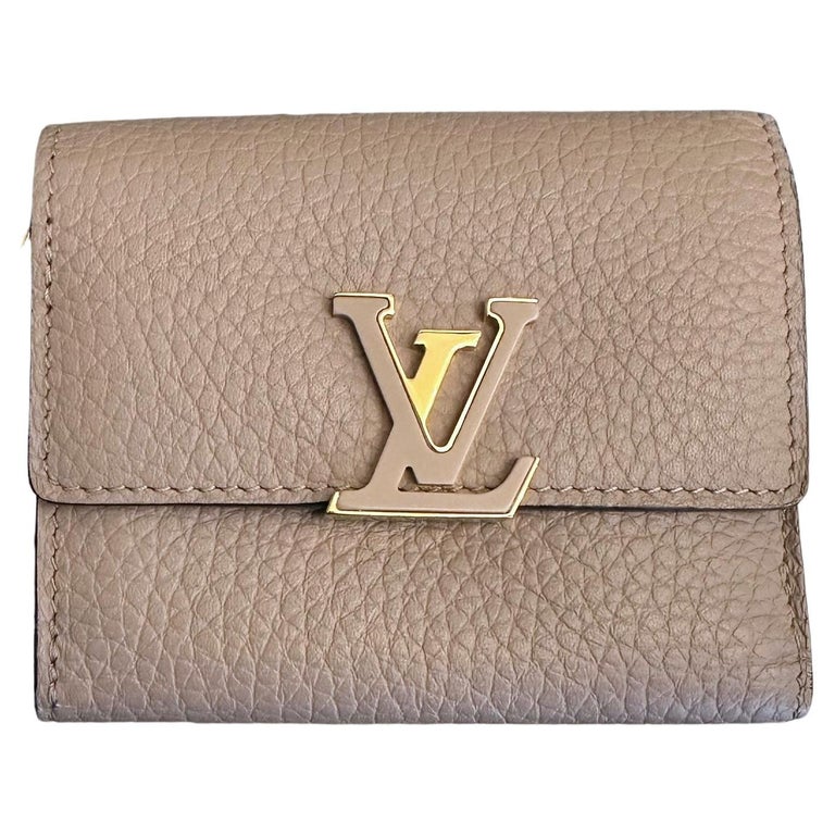 how much do louis vuitton wallets cost