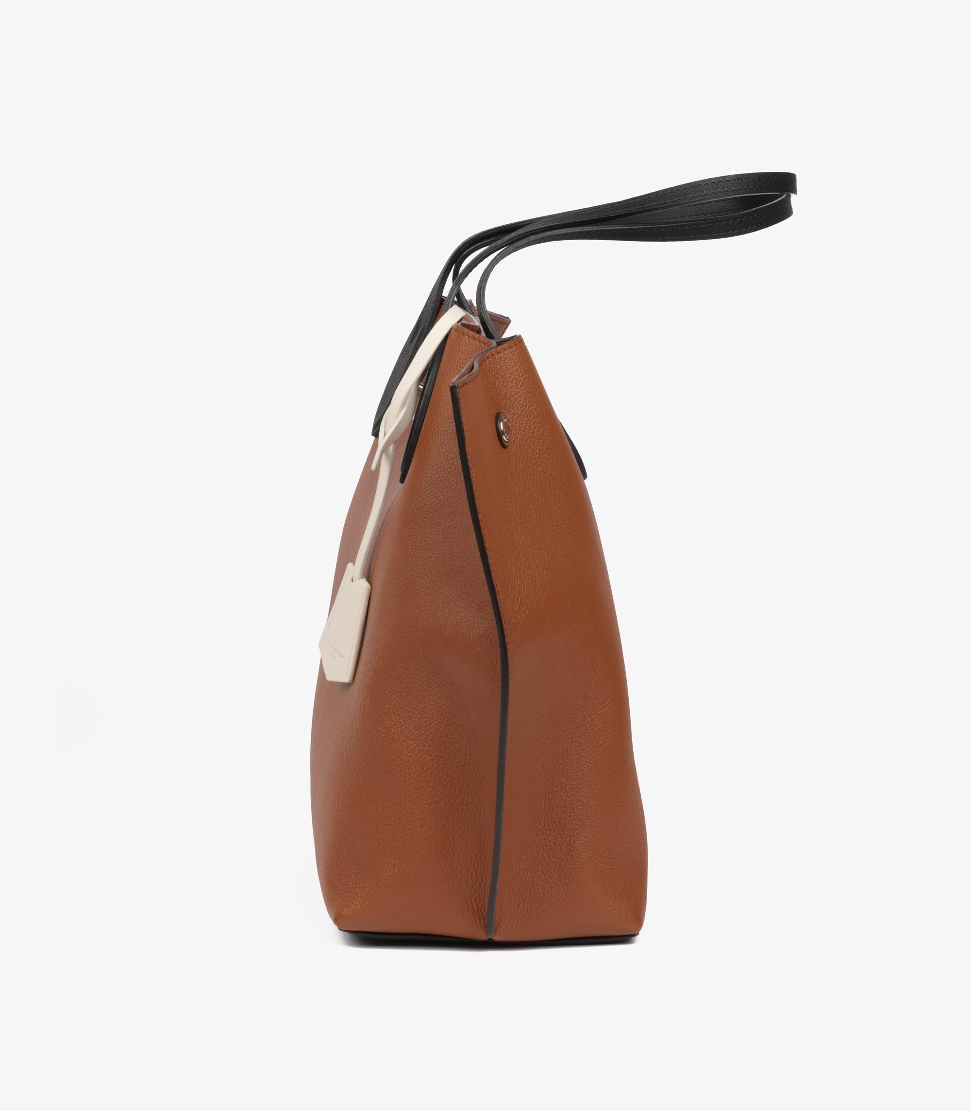 Louis Vuitton Lockme Go Tote aus Kalbsleder in Karamell, Schwarz und Weiß im Zustand „Neu“ in Bishop's Stortford, Hertfordshire