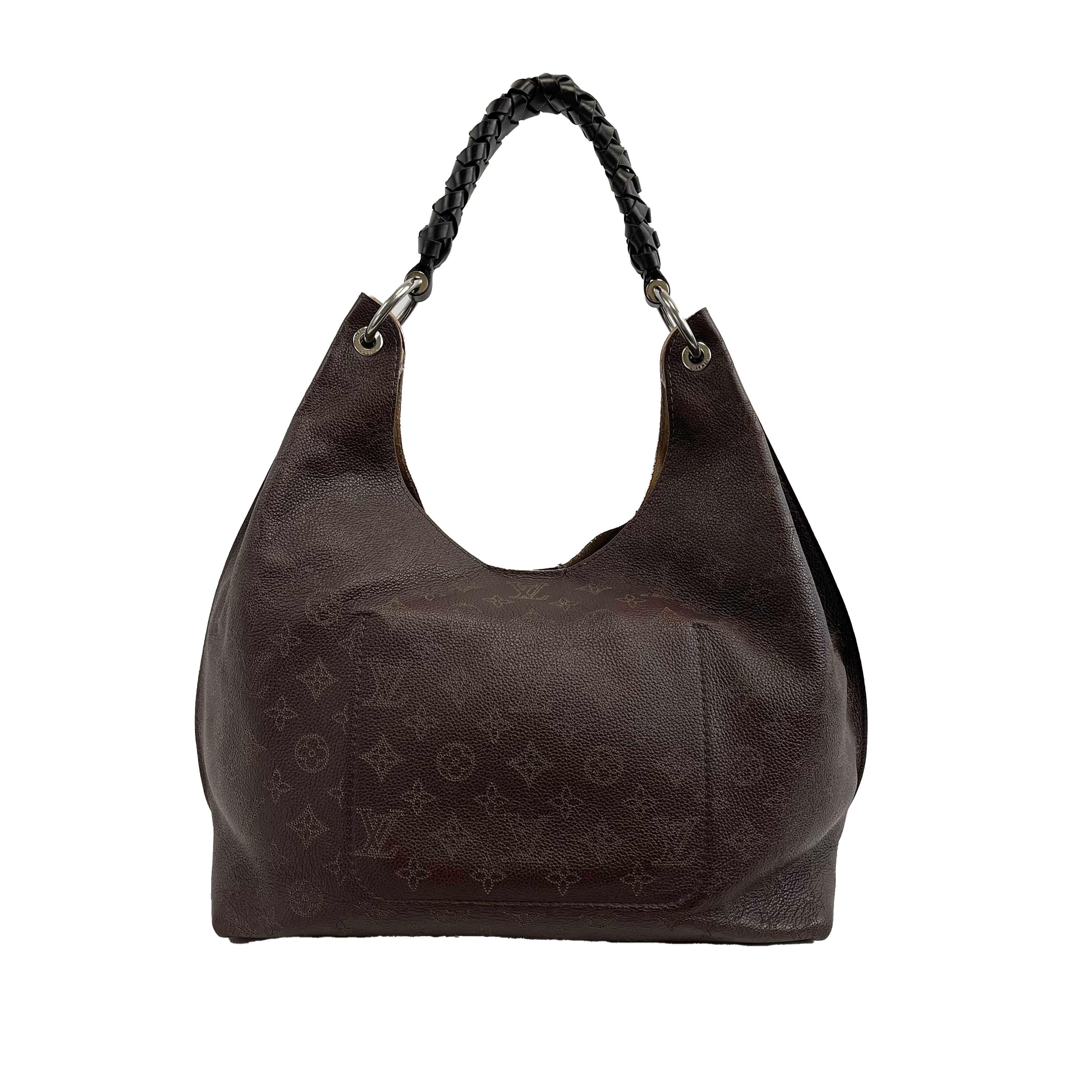 Louis Vuitton - Carmel Hobo Mahina Leather Brown Monogram Shoulder Bag w/ Charm

Description

* Chocolate Brown/Cashmere Beige
* Mahina perforated calf leather
* Calf leather trim
* Microfiber lining
* Silver hardware
* Magnetic closure
* Interior