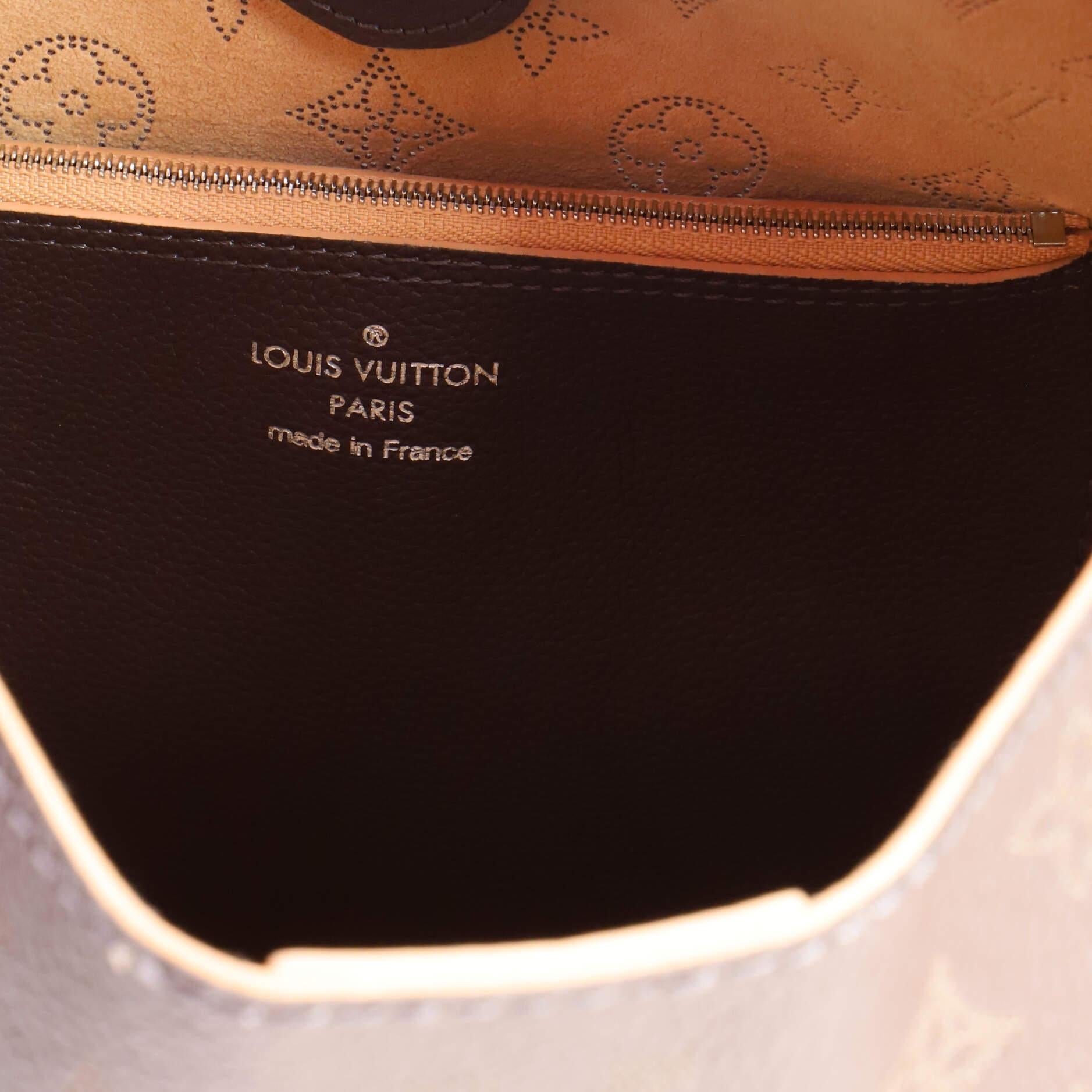 Louis Vuitton Carmel Hobo Mahina Leather 3