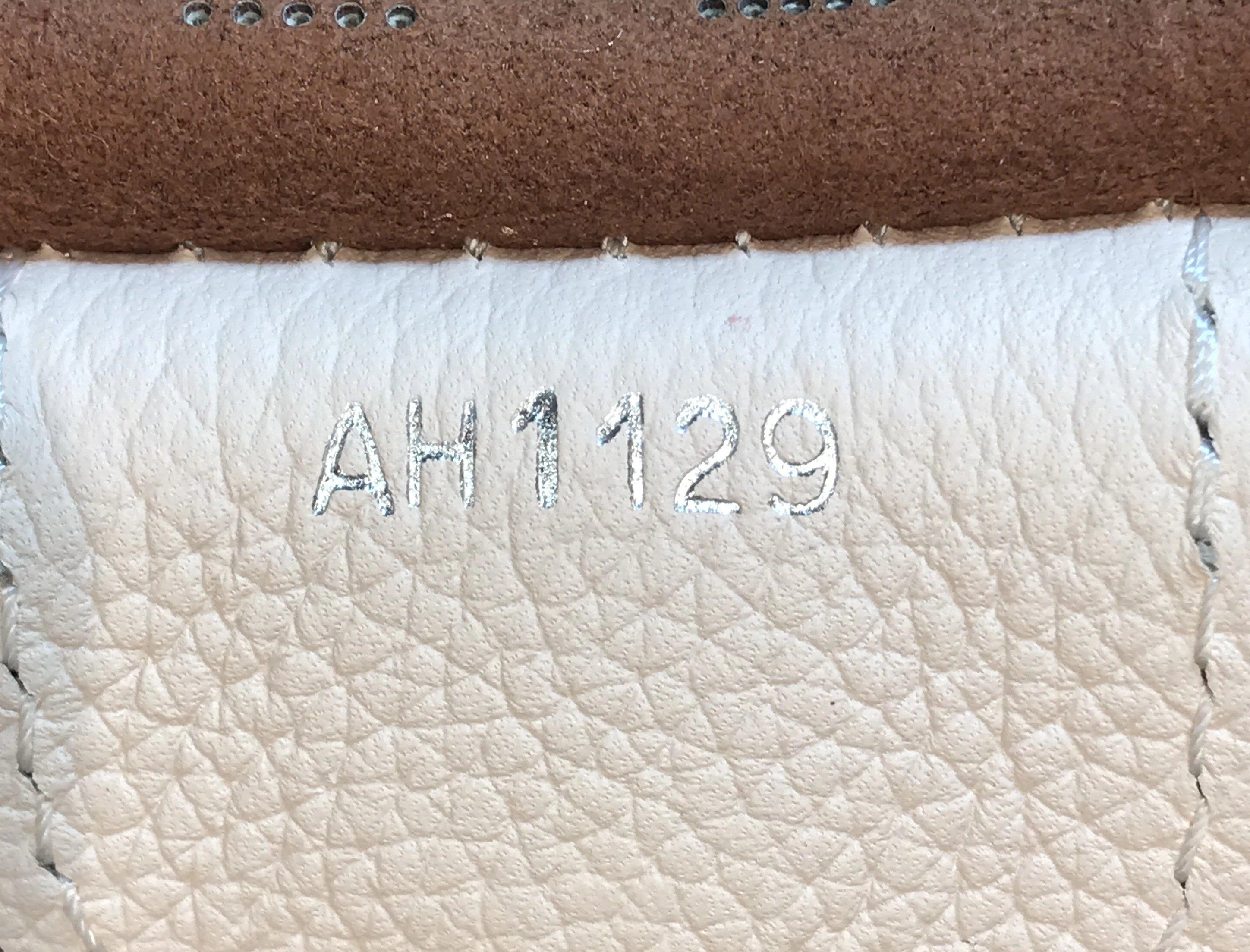 Louis Vuitton Carmel Hobo Mahina Leather 2