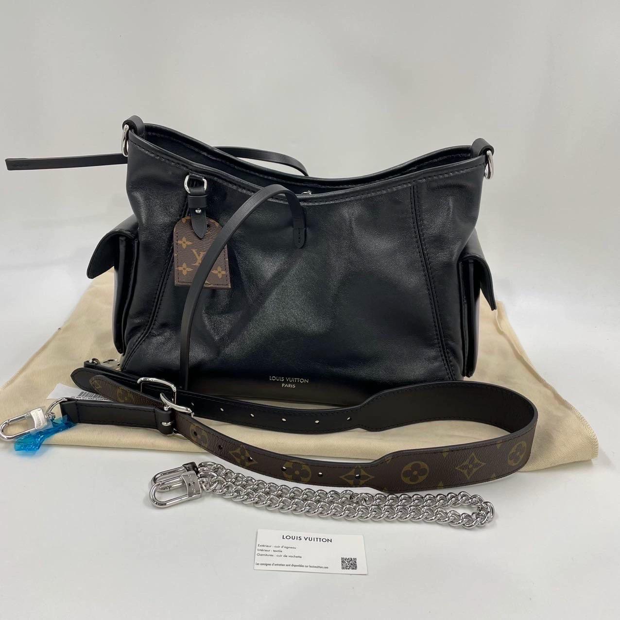 Design by the French fashion house, Louis Vuitton in collaboration with Takashi Murakami.

Condition: NEVER WORN

This authentic preloved/ preowned Louis Vuitton bag has never been worn. Due to the delicate nature of the lambskin leather, there