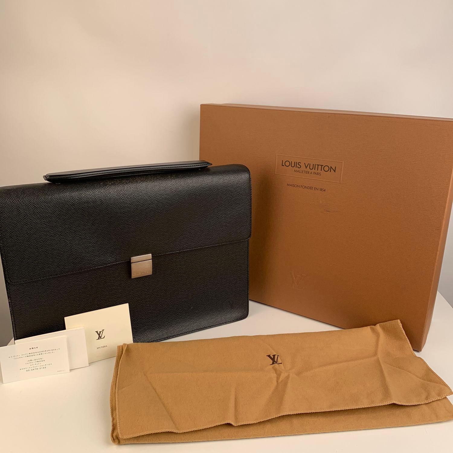 Louis Vuitton Cartella Porte Documente Borsa da Lavoro Pelle Taiga For Sale  at 1stDibs