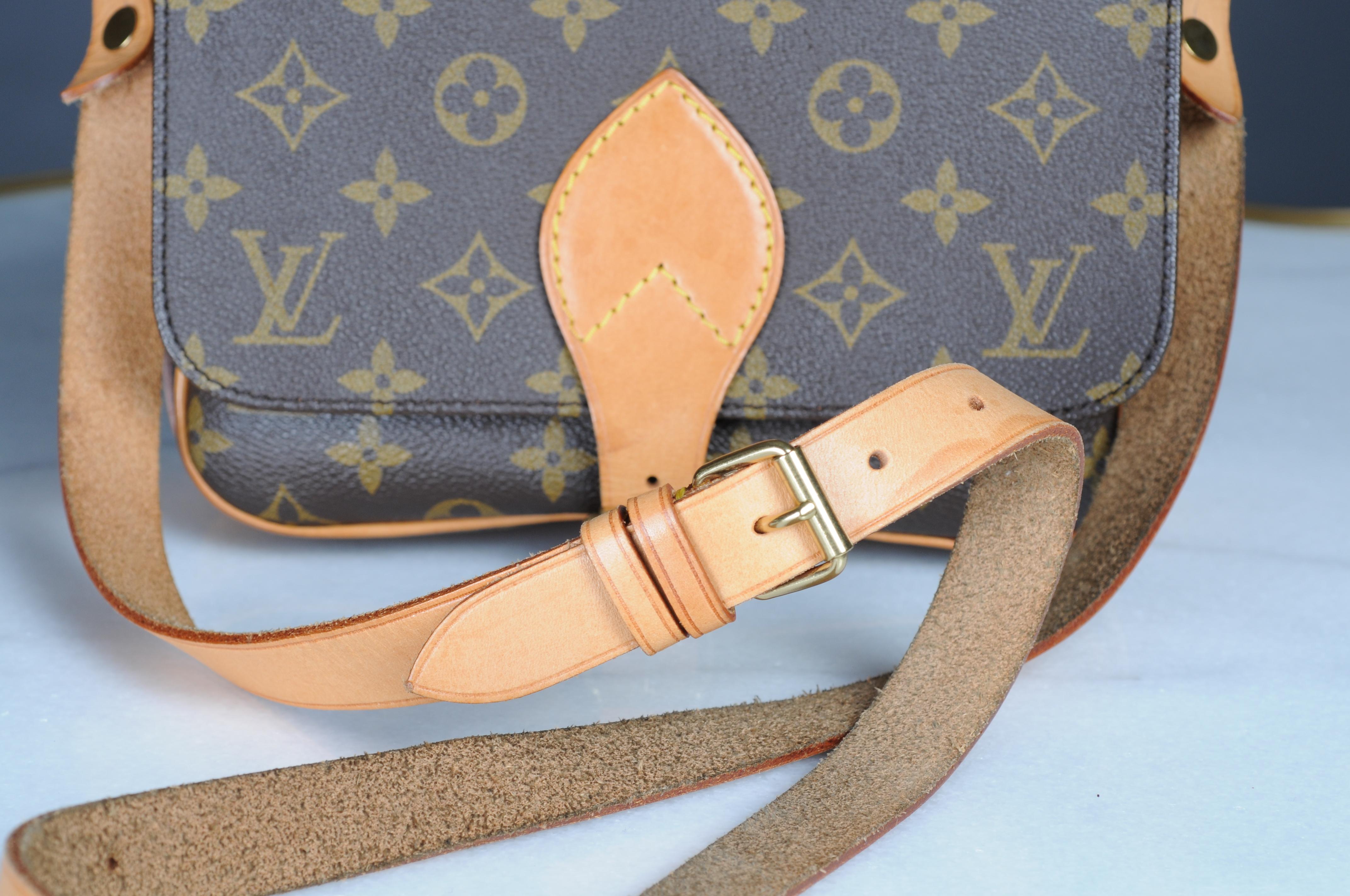 Louis Vuitton Cartouchiere mm crossbidy bag  For Sale 7