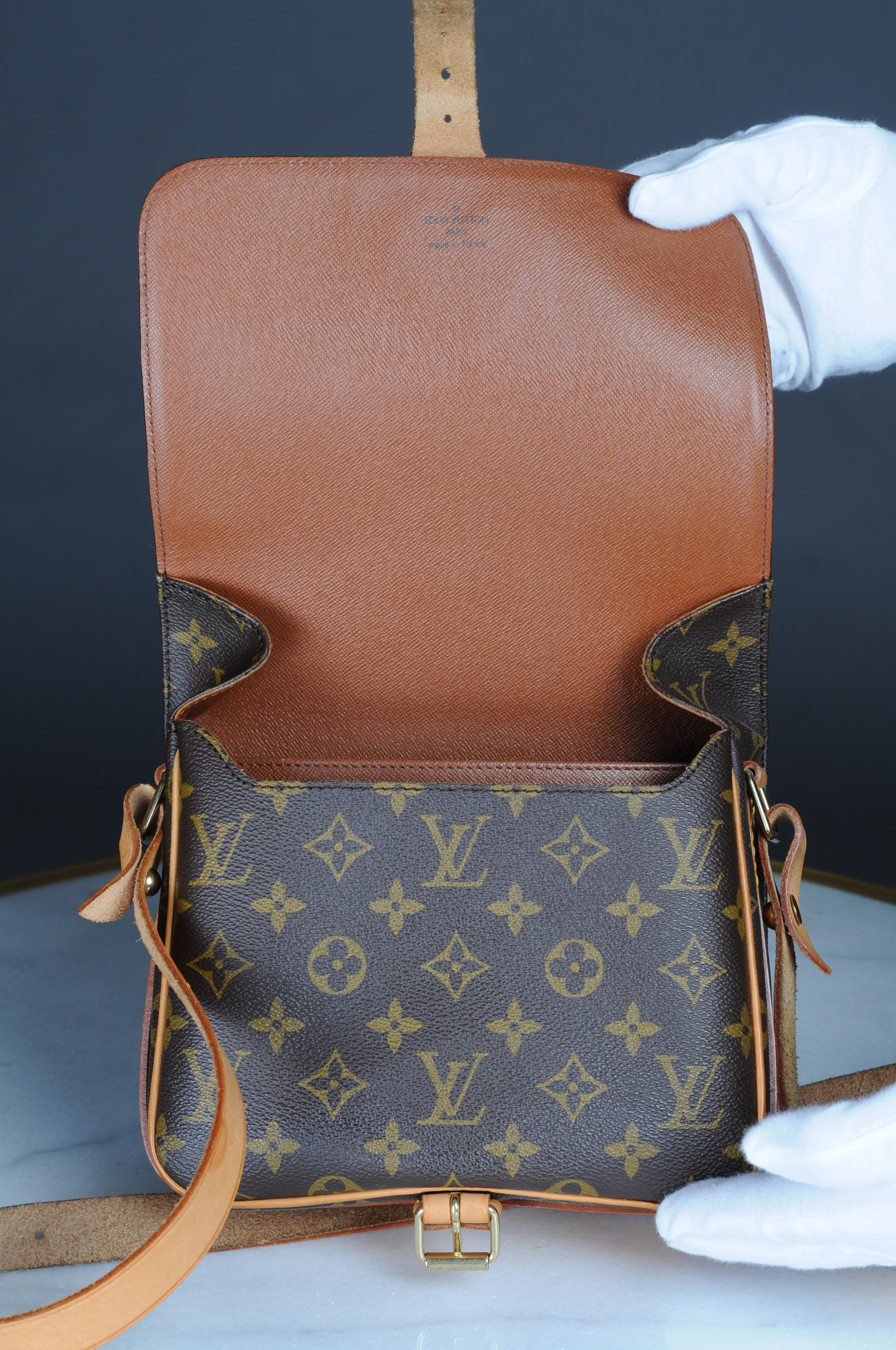 Louis Vuitton Cartouchiere mm Crossbidy-Tasche  im Angebot 10