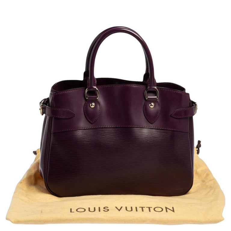 Louis Vuitton Cassis Epi Leather Passy PM Bag For Sale 7