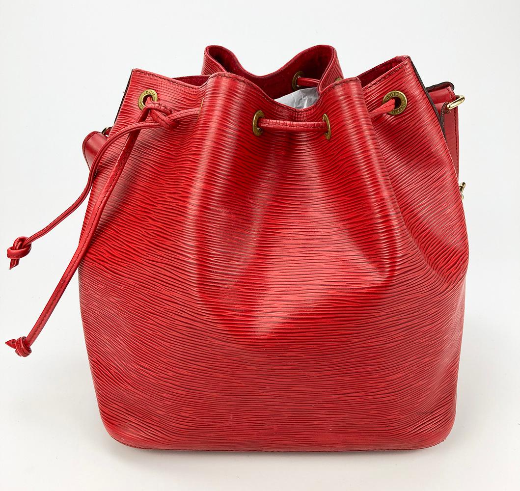 Louis Vuitton Castillian Red Epi Noe Drawstring Bucket Bag In Good Condition For Sale In Philadelphia, PA