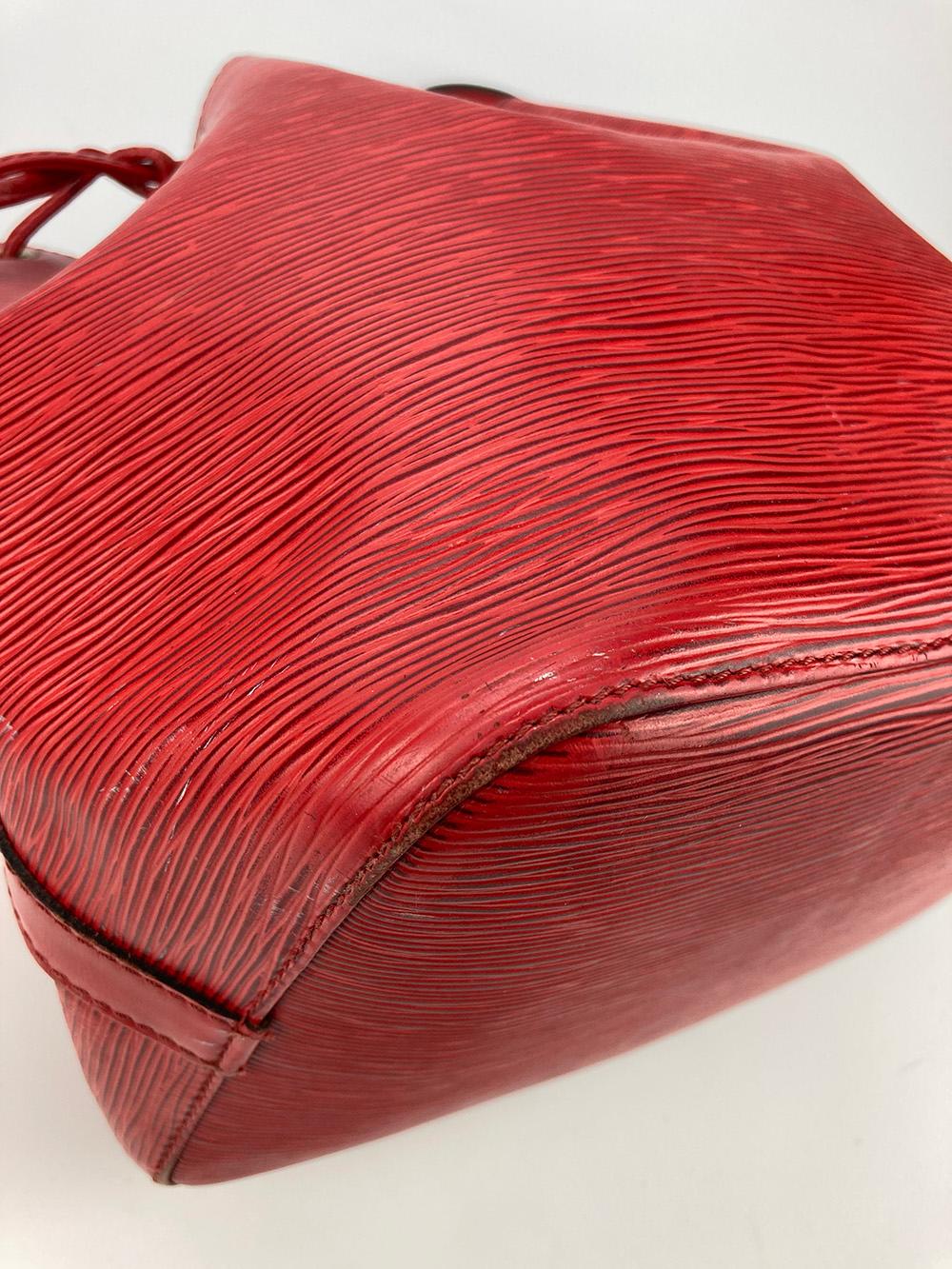 Louis Vuitton Castillian Red Epi Noe Drawstring Bucket Bag For Sale 4