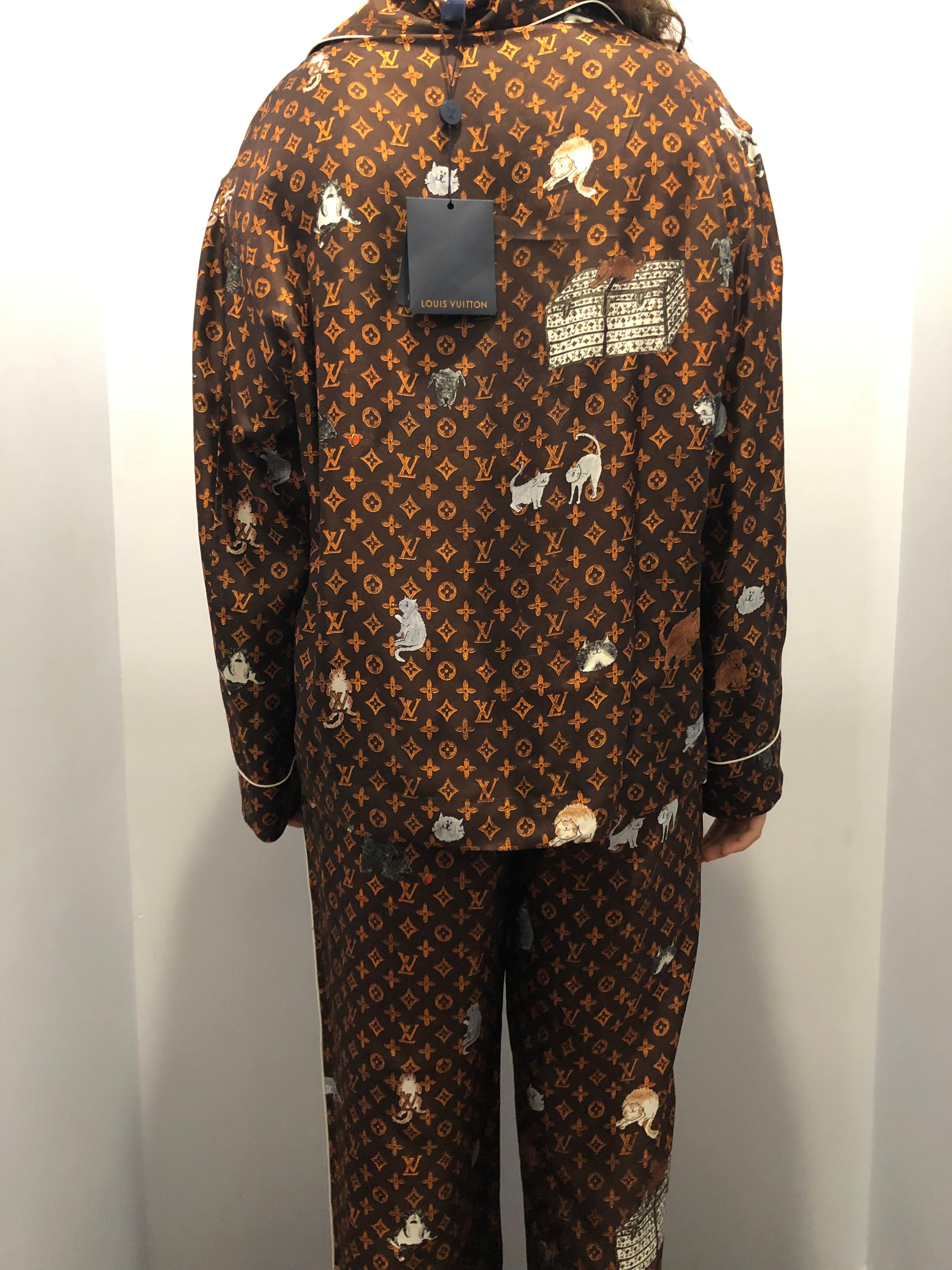 LV Pajamas/ Sleepsuit / Sleepwear Silk Set –