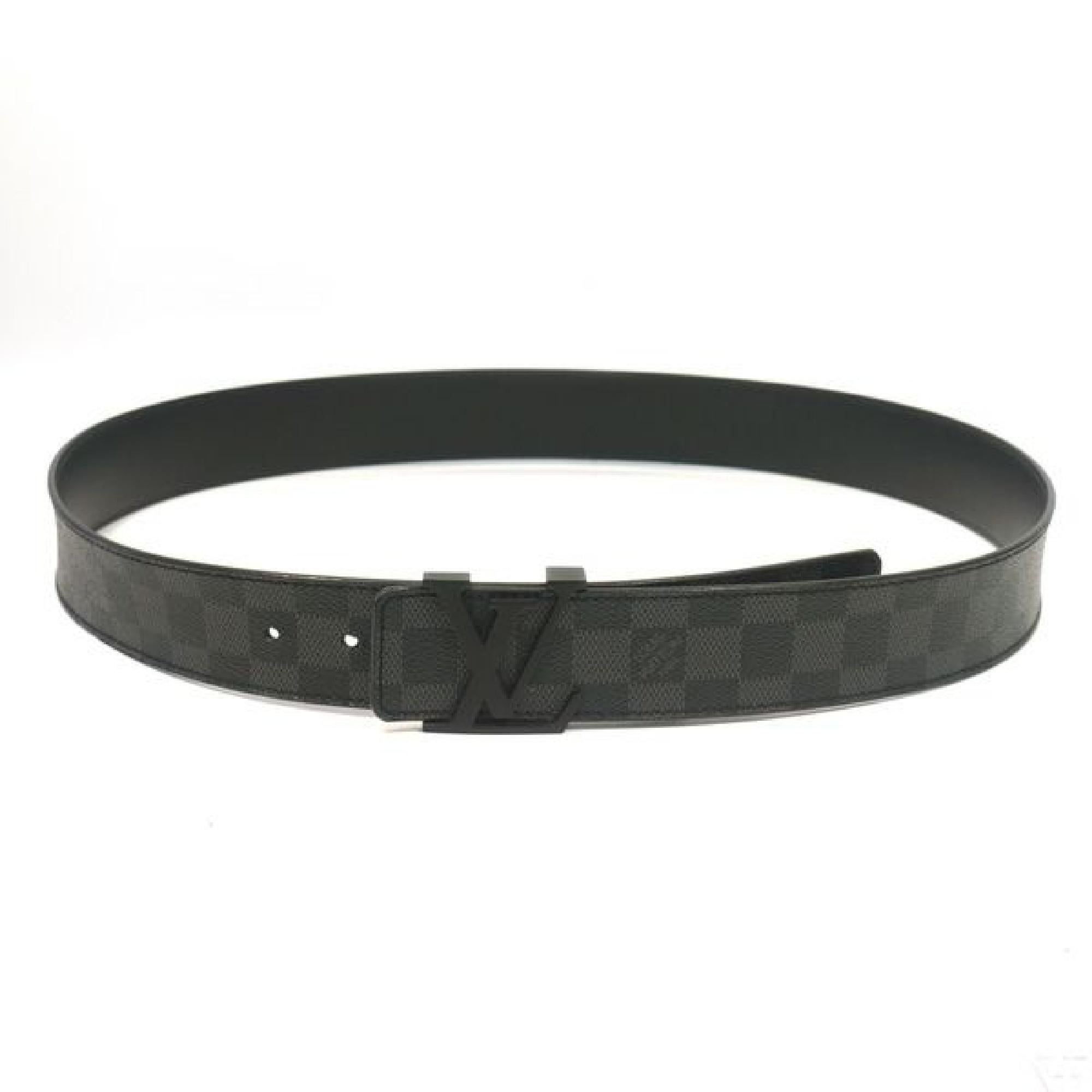 An authentic LOUIS VUITTON Ceinture Initiales Mens belt M9808 The outside material is Damier graphite canvas. The pattern is Ceinture  Initiales. This item is Contemporary. The year of manufacture would be 2014.
Rank
A beauty goods
There is little