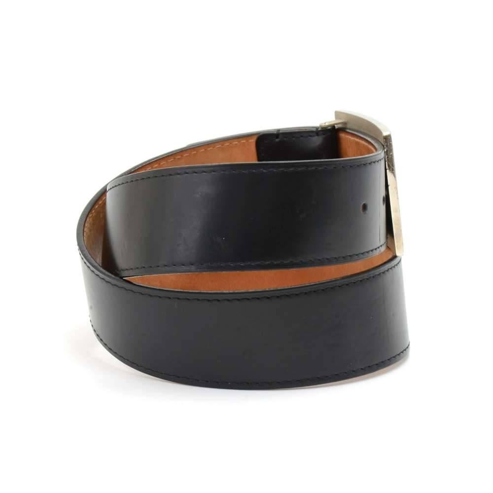 Louis Vuitton Ceinture Jeans Black leather belt in 85/34. Silver color LOUIS VUITTON TRAVELLING REQUISITES buckle. It can be worn casually with jeans or formal with suits. It will make a nice statement and always look great!  SKU: LP214Size: 85/34