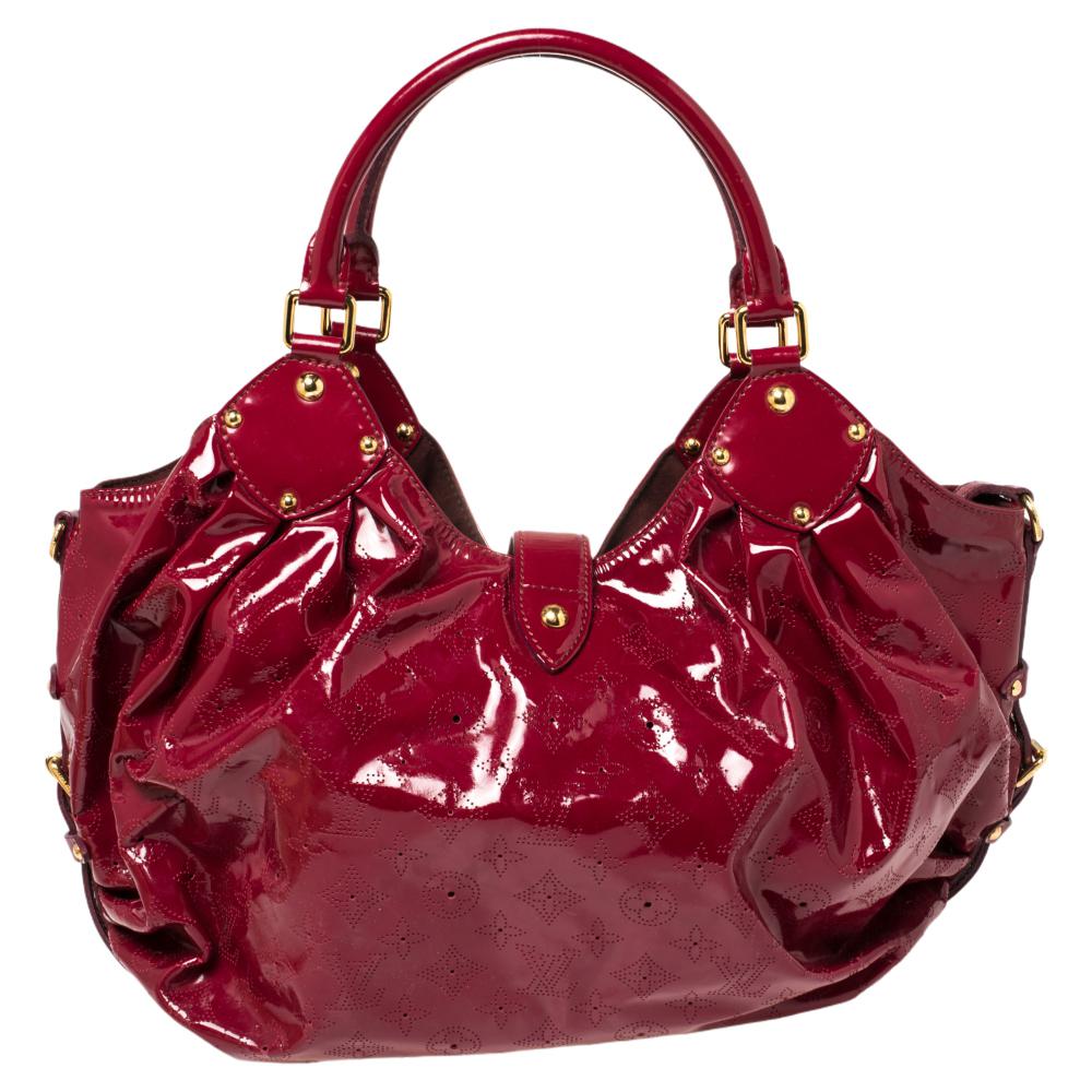 This Louis Vuitton Cerise bag is designed exquisitely. Its glossy body is inspired by the Hindu Sun God, Surya. Feminine and chic, this slouchy bag is roomy and perfect for everyday use. Crafted from intricate perforated LV monogram patent leather,