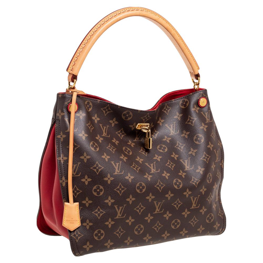 Trust this Louis Vuitton bag to be stylish, durable, and comfortable to carry. Crafted from monogram canvas and leather, it comes with a shoulder handle, padlock at the front, and a lined interior for your essentials.

Includes: Original Dustbag,
