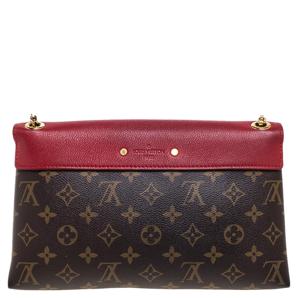 Sleek and stylish, the monogram canvas Pallas chain bag from Louis Vuitton is perfect to tote for the evening. The creation has an interwoven chain strap to carry it with style. The bag features an Alcantara interior, a striking gold-tone closure on