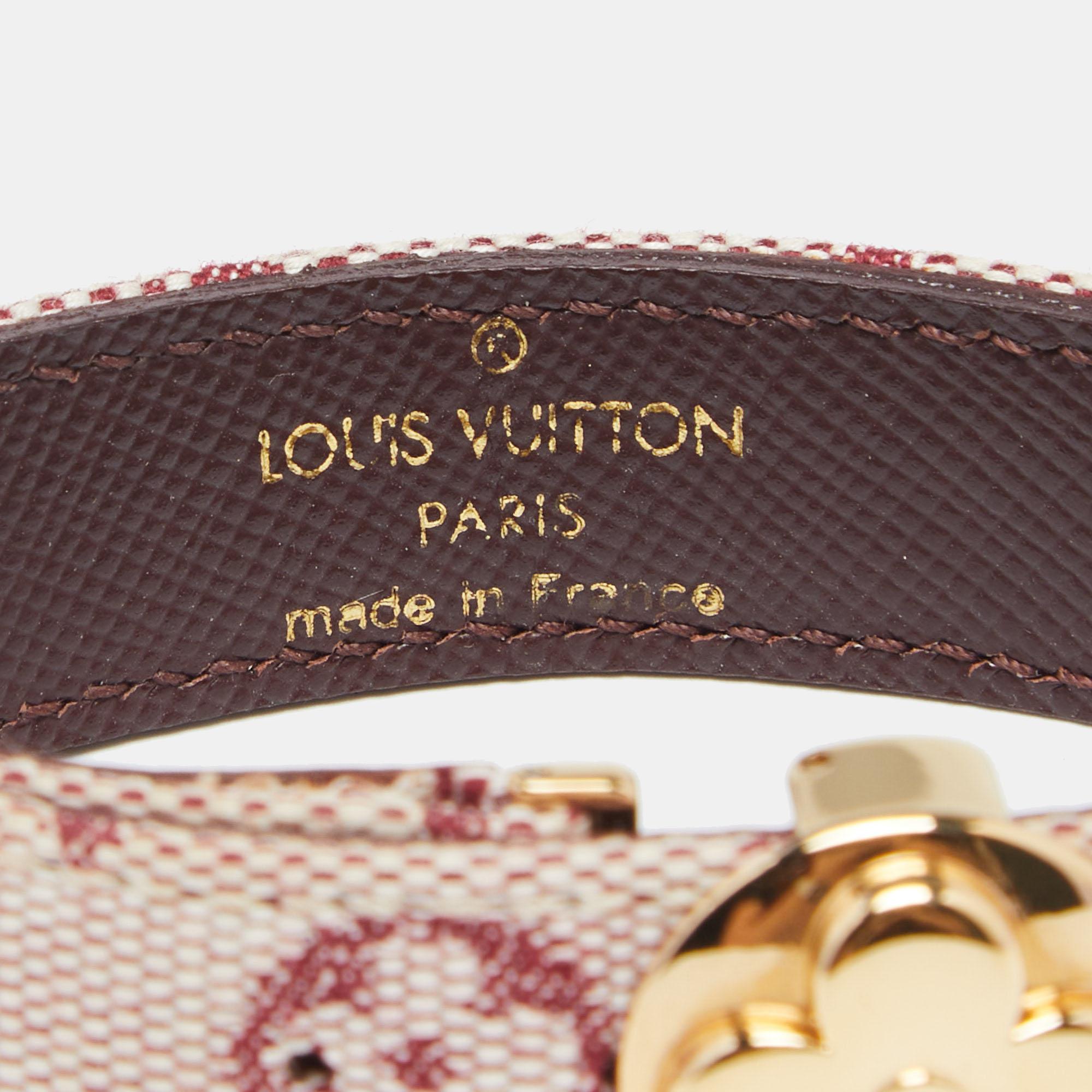 This Millennium Wish bracelet by Louis Vuitton is an instantly-recognizable designer accessory as it comes highlighted by the brand's signature elements. The bracelet is made of Mini Lin Monogram canvas and gold-tone metal.

Includes: Original