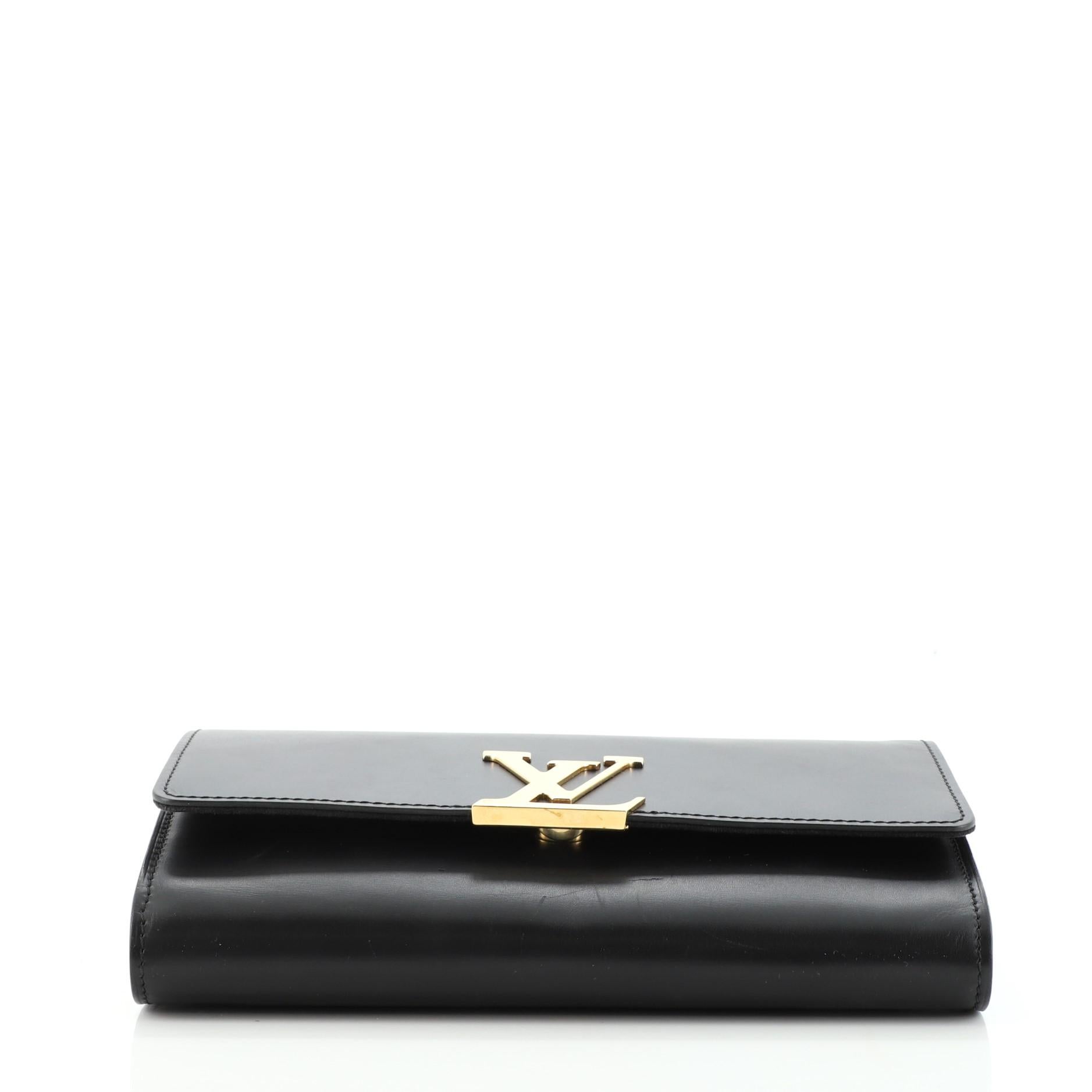 Louis Vuitton Chain Louise Clutch Leather GM In Good Condition In NY, NY