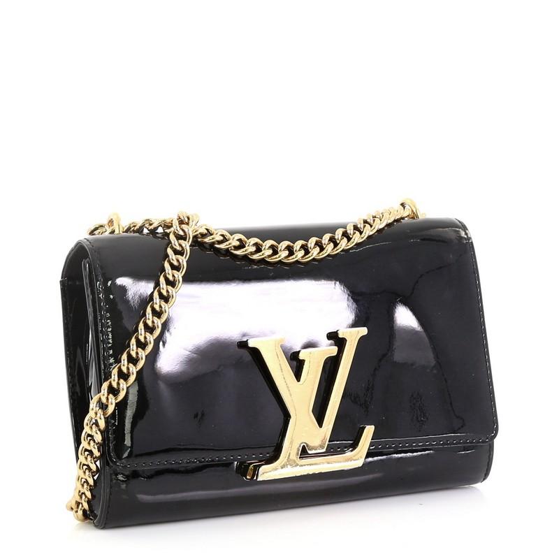 This Louis Vuitton Chain Louise Clutch Patent MM, crafted in black patent leather, features an oversized LV logo flip lock clasp closure, chain link strap and gold-tone hardware. Its flap opens to a black microfiber interior with zip and slip