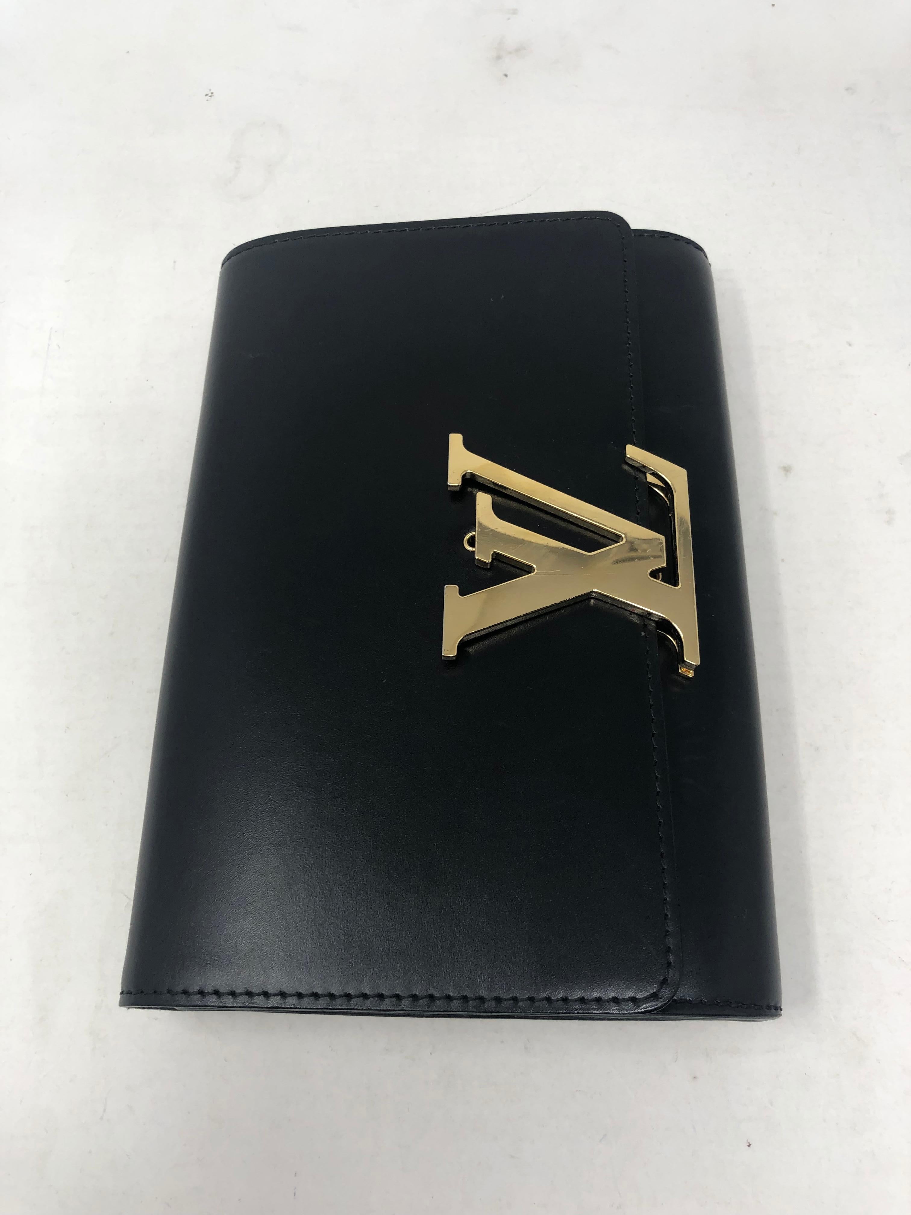 Women's or Men's Louis Vuitton Chain Louise GM Black