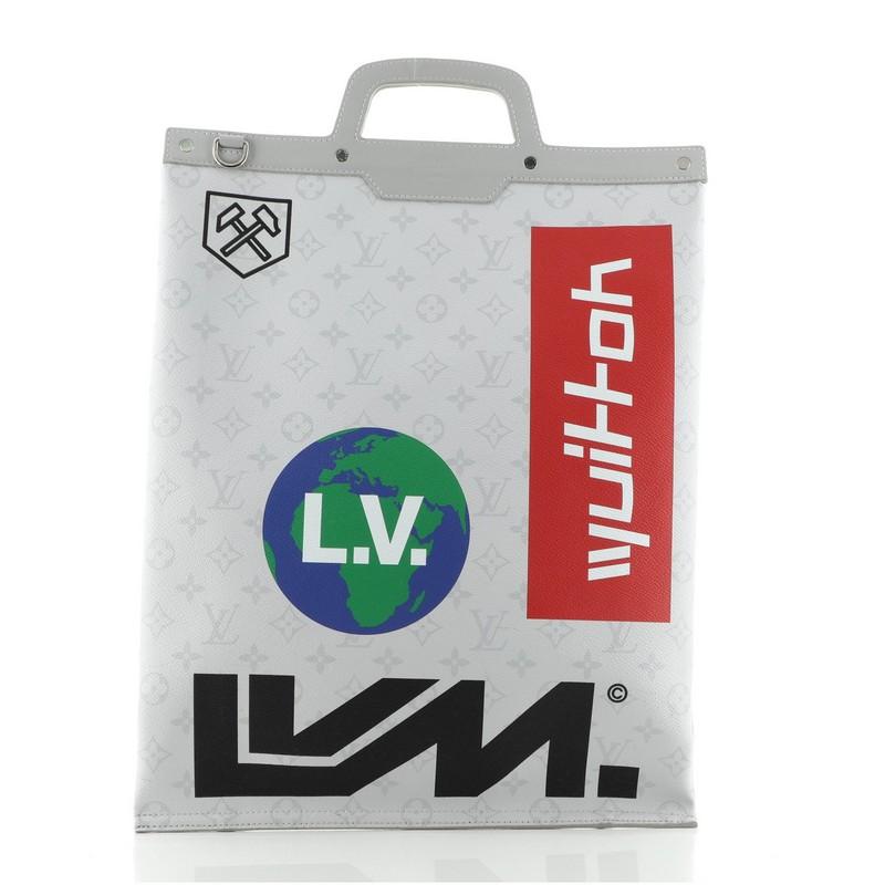 Flache Tote Bag von Louis Vuitton aus Segeltuch mit Logo und Monogramm in limitierter Auflage (Beige)