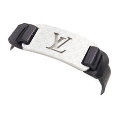 LOUIS VUITTON Champs Elysee schwarzes Lederarmband mit Blumenmotiv LV Metallplatte