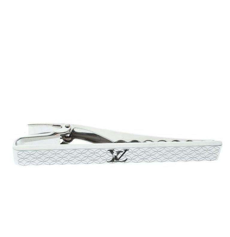 Louis Vuitton Champs Elysees Engraved Monogram Flower Silver Tone Tie Pin For Sale at 1stdibs