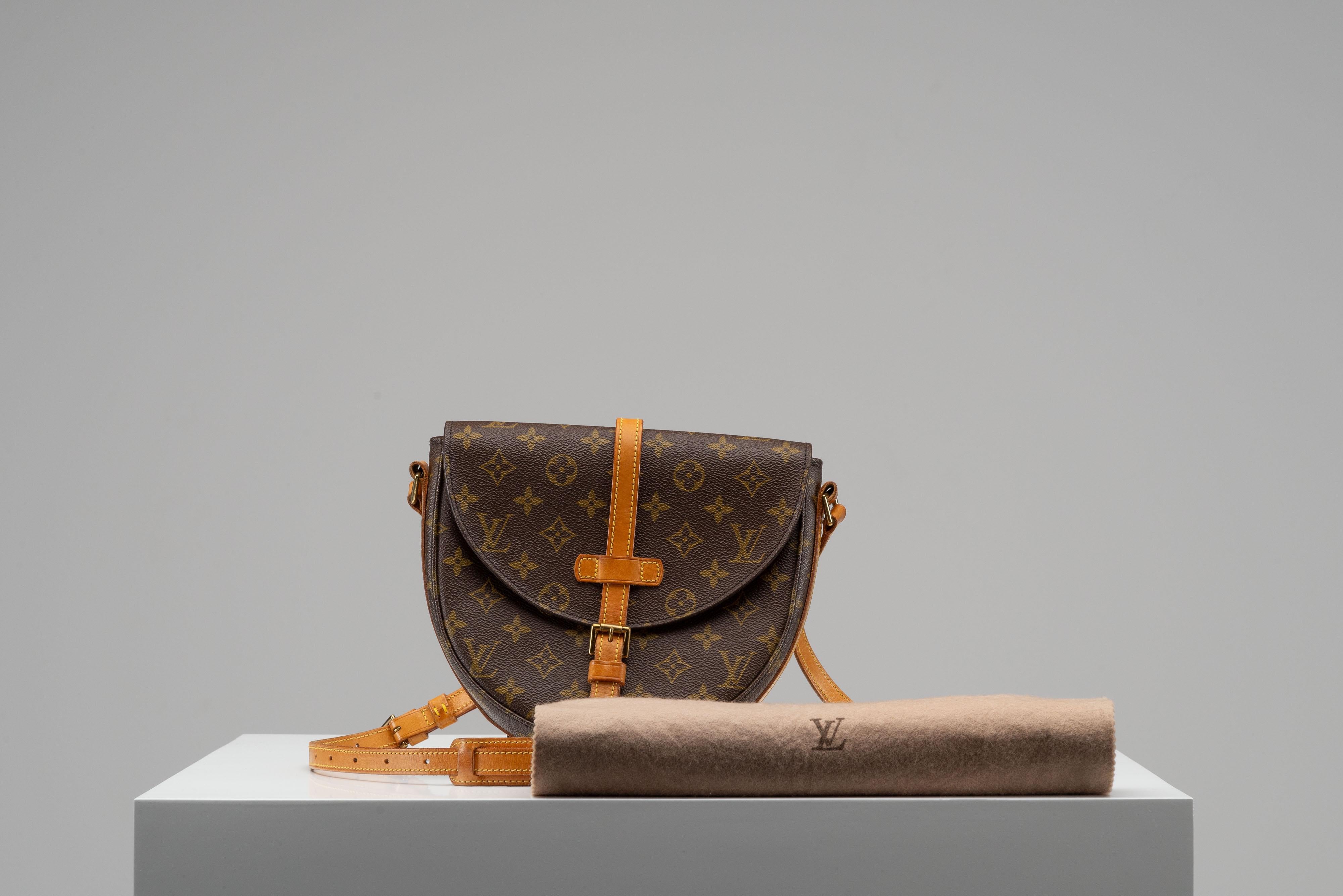 From the collection of SAVINETI we offer this Louis Vuitton Chantilly:
-    Brand: Louis Vuitton
-    Model: Chantilly
-    Condition: Very Good Condition
-    Materials: monogram canvas
-    Extras: Dustbag

Authenticity is our core value at
