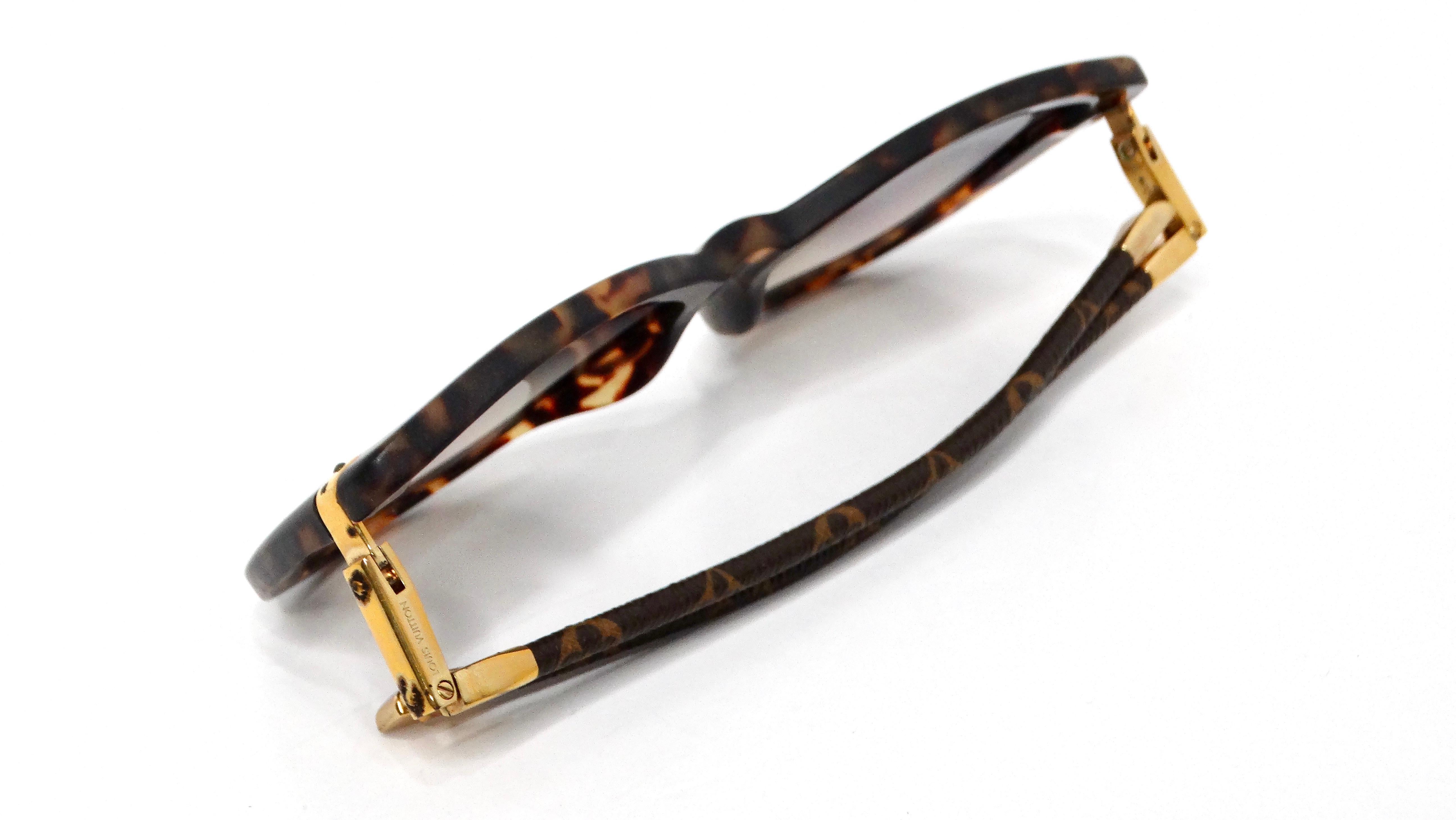 Lunettes de soleil pliables Louis Vuitton Charlotte Frame Tortoise Acetate Monogram en vente 7
