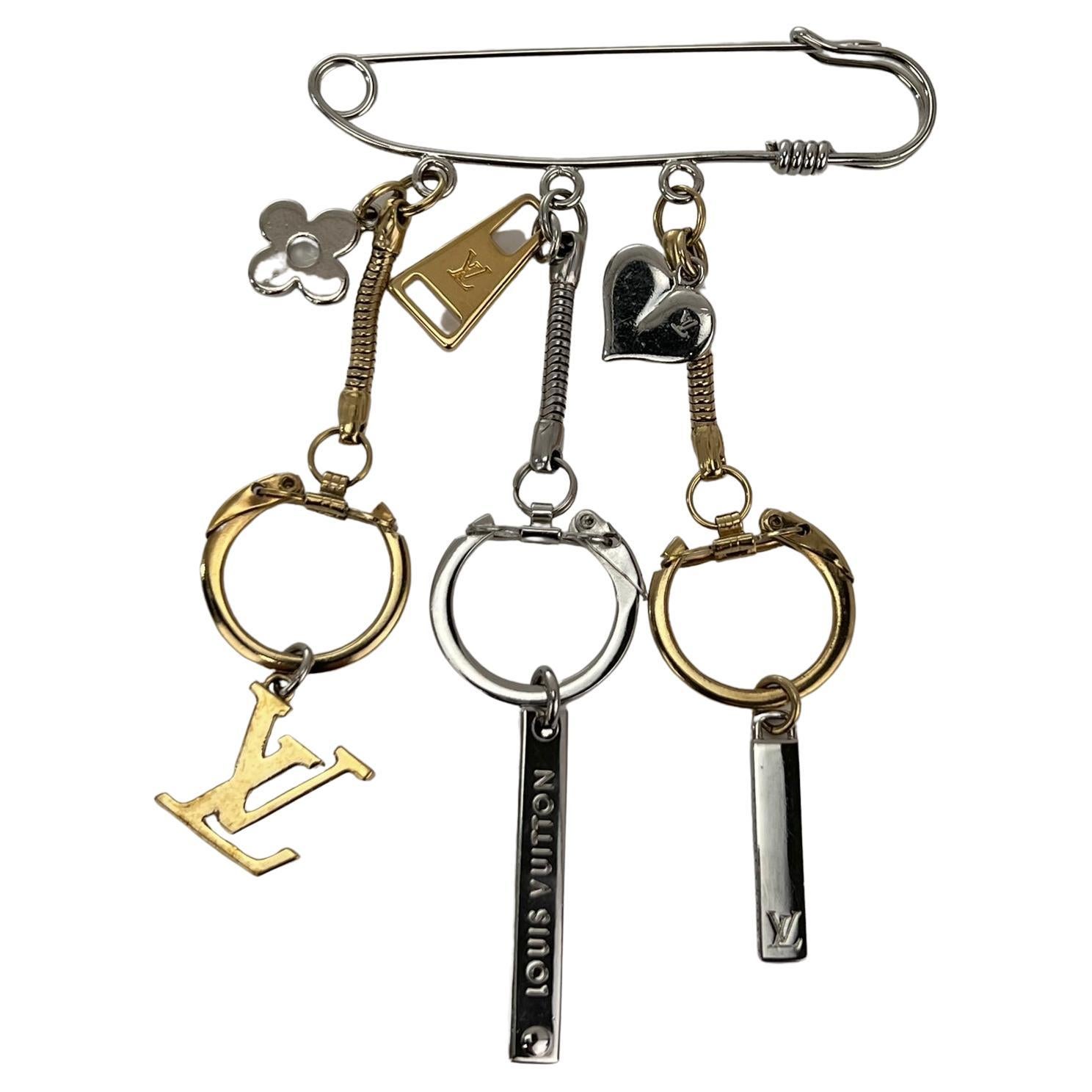 Sold at Auction: Louis Vuitton - Bag Charm Chain - Boyfriend ID V - Gold -  Logo - Lock - Coin