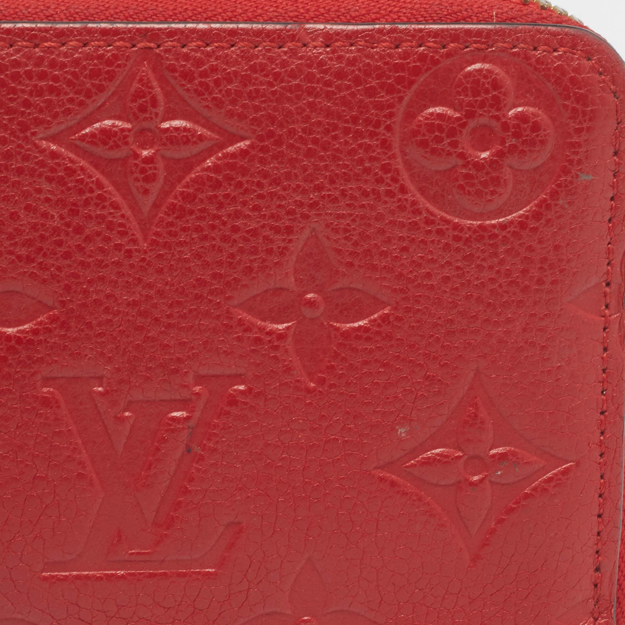 Louis Vuitton Portafoglio Clemence in Pelle Empreinte con Monogram Ciliegia in vendita 3